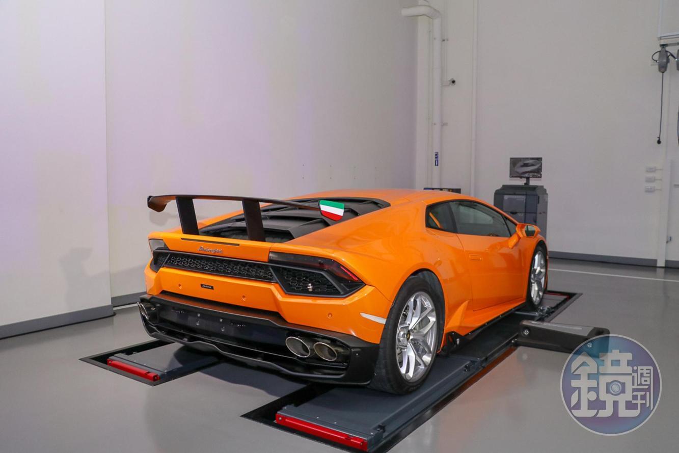 全新建構的Lamborghini台中據點包括了車輛的展示與後勤維修的服務。