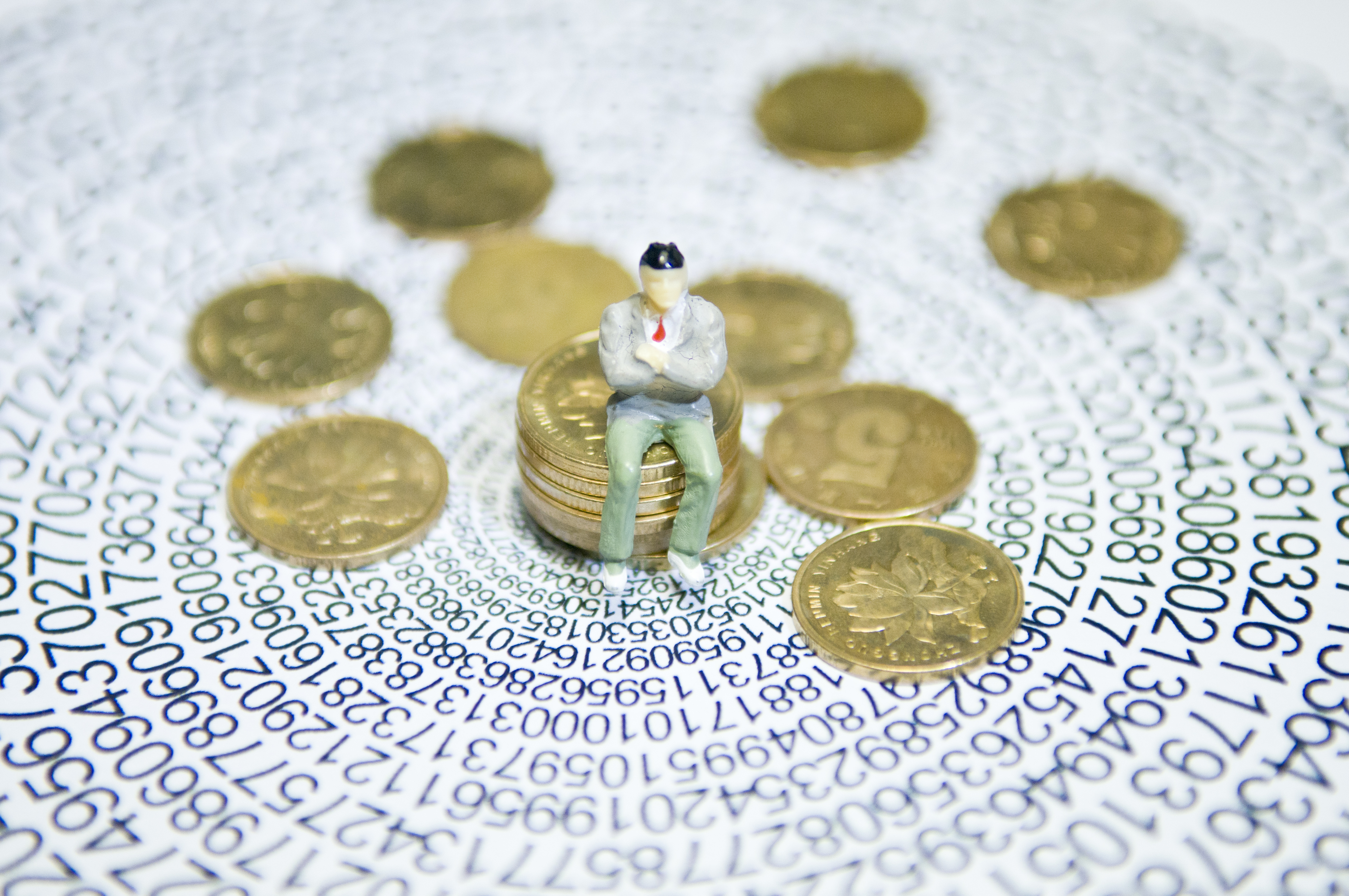 花錢也有比較痛跟比較不痛的花法？商人掌控了金錢心理學，就能輕易讓你無痛撒鈔票。（東方IC）