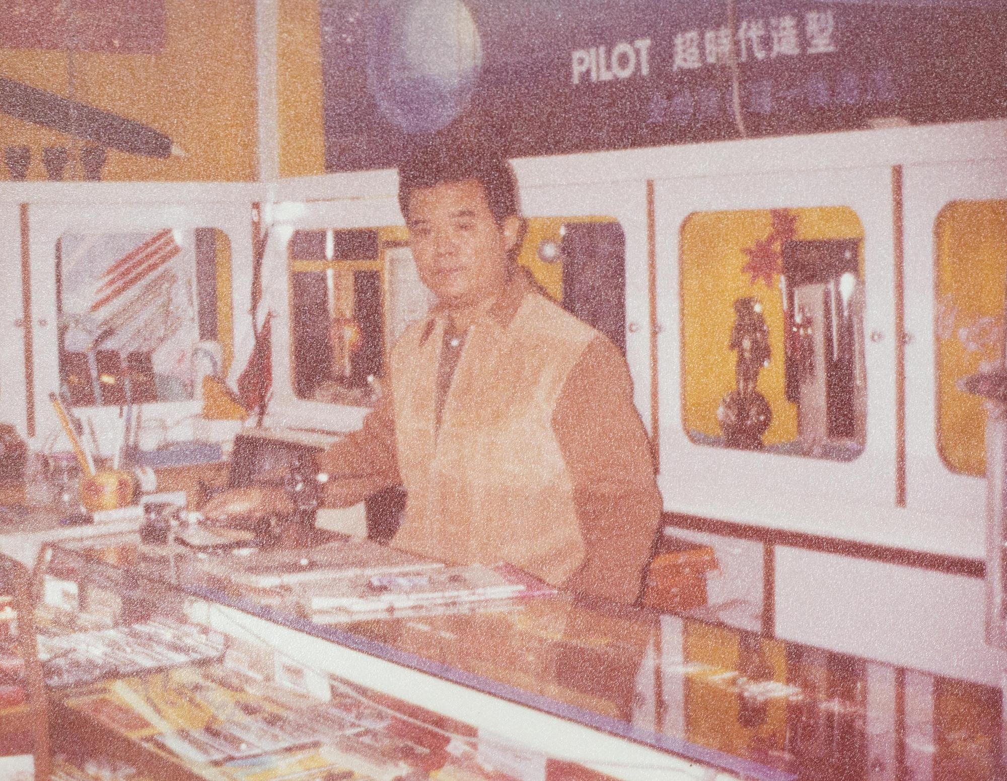 賴義山經營的福福鋼筆店,在花蓮開業超過一甲子。(賴義山提供)