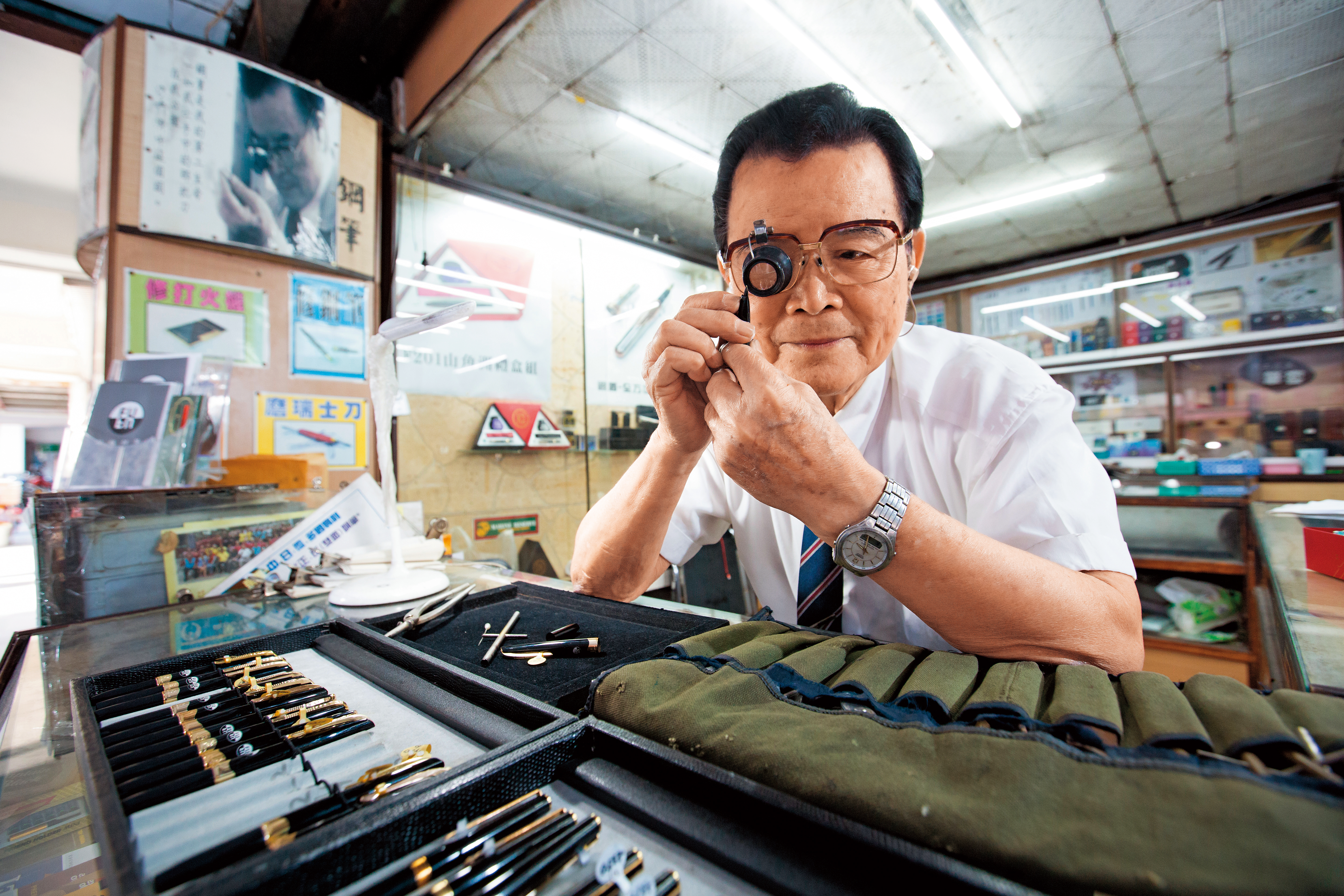 從業超過一甲子，賴義山是台灣鋼筆界最資深的老師傅。