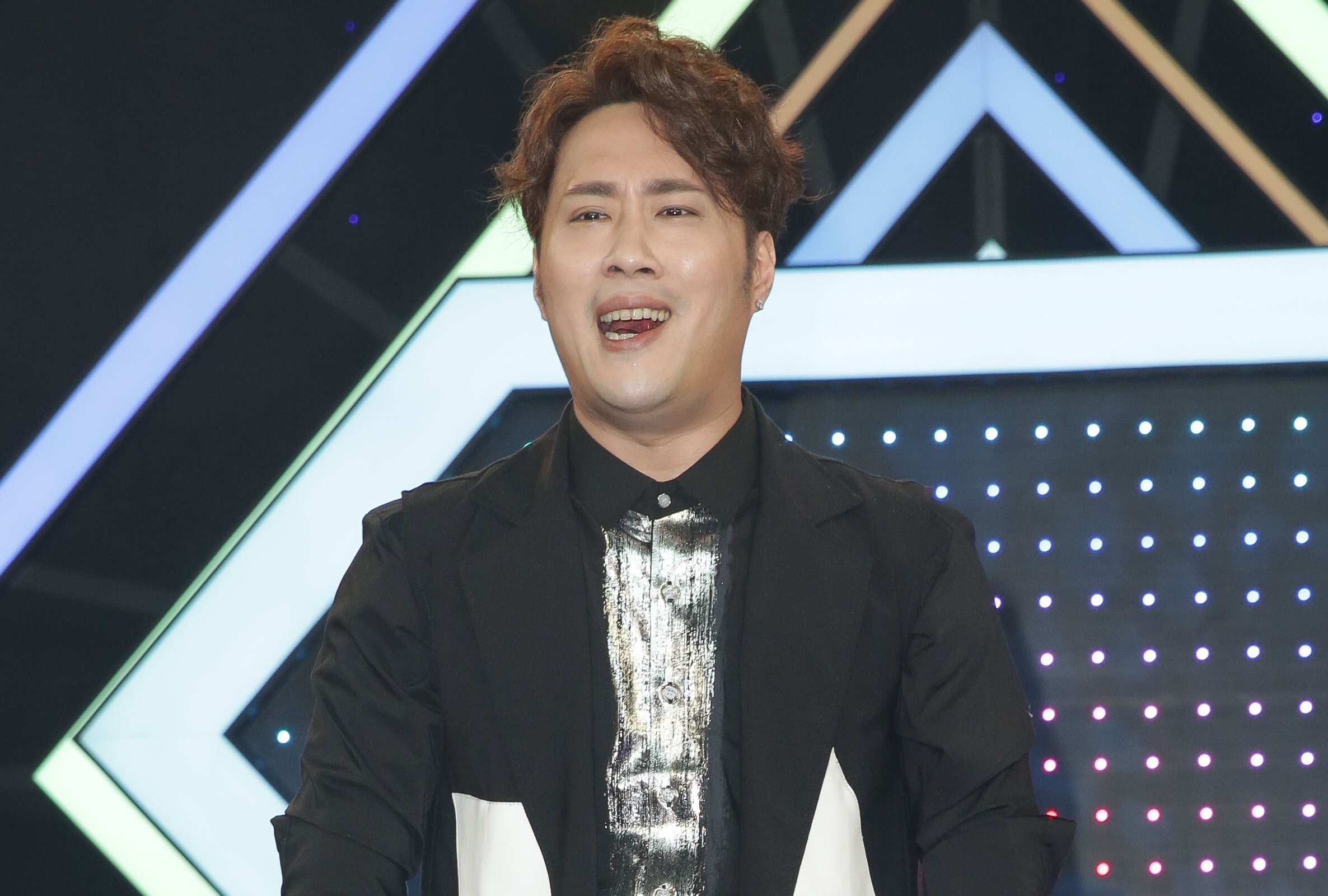 余祥銓近日在節目上爆料，曾到澳門賭場完百家樂輸了新台幣上百萬元，將原本贏來的錢全部賠光。