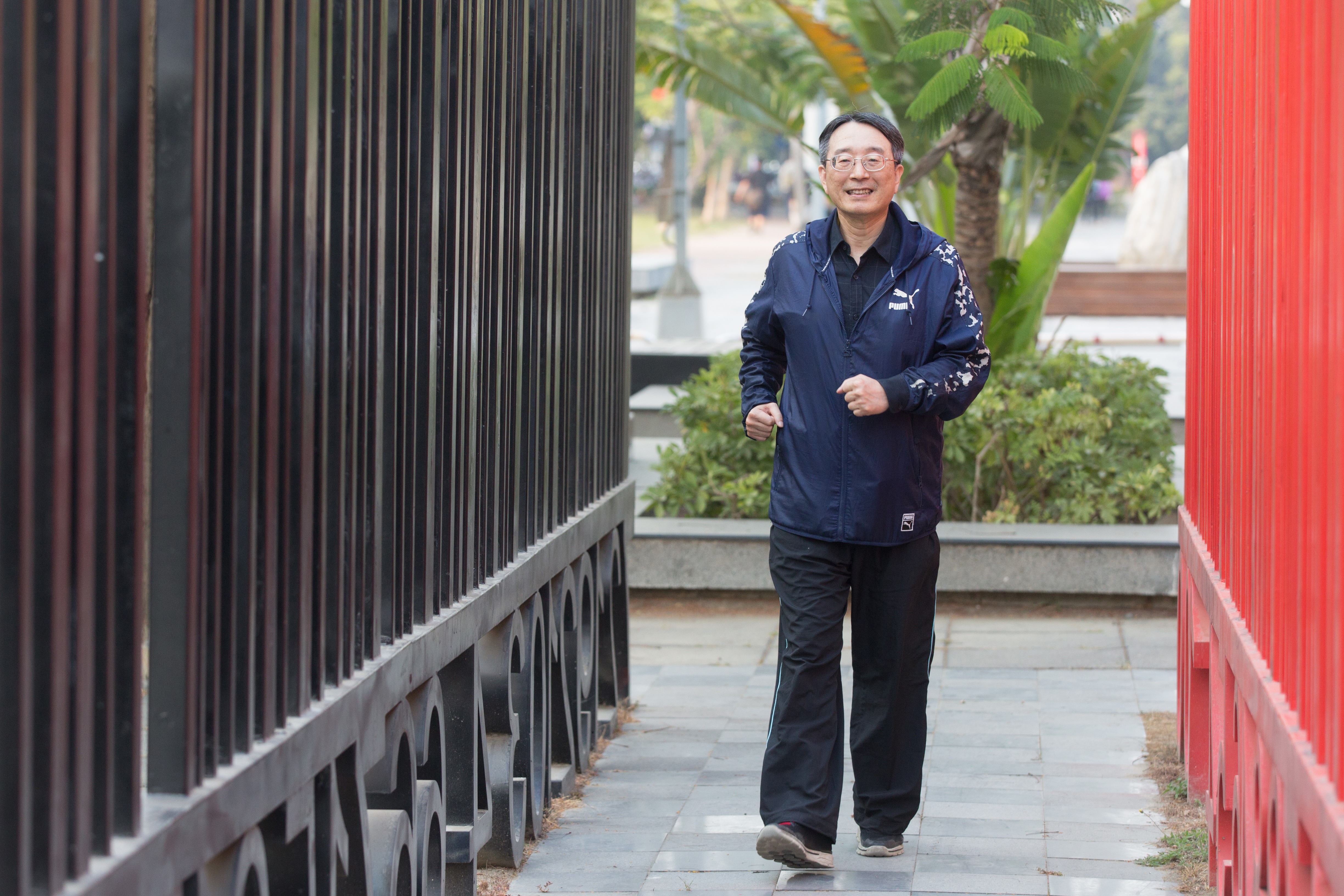 已經財富自由的薛兆亨，經常寫文章分享投資心得，寫累了就快走。