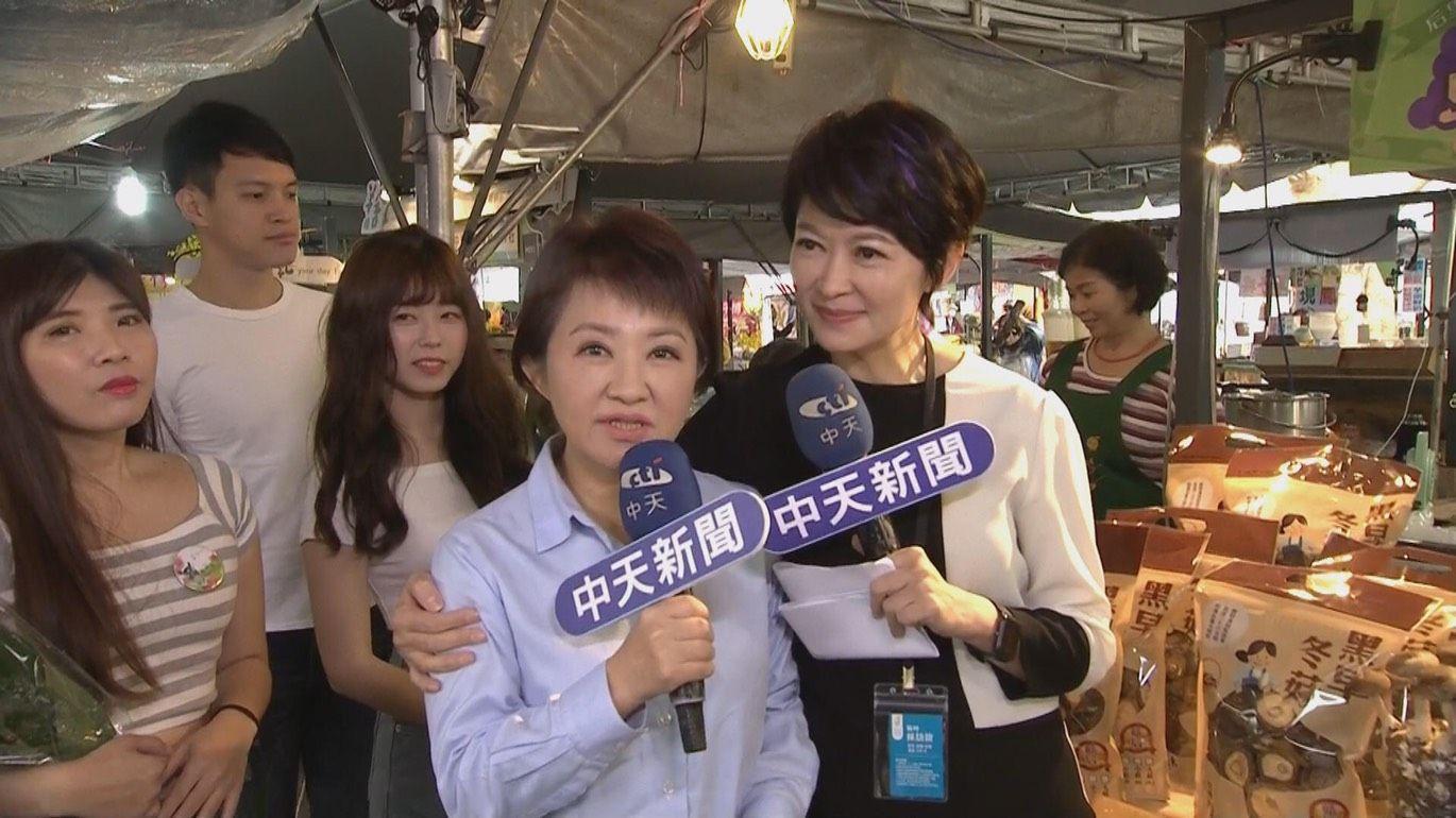 盧秀燕(左)當選台中市長之後忙到幾乎沒時間跟妹妹盧秀芳聯絡。(中天提供)