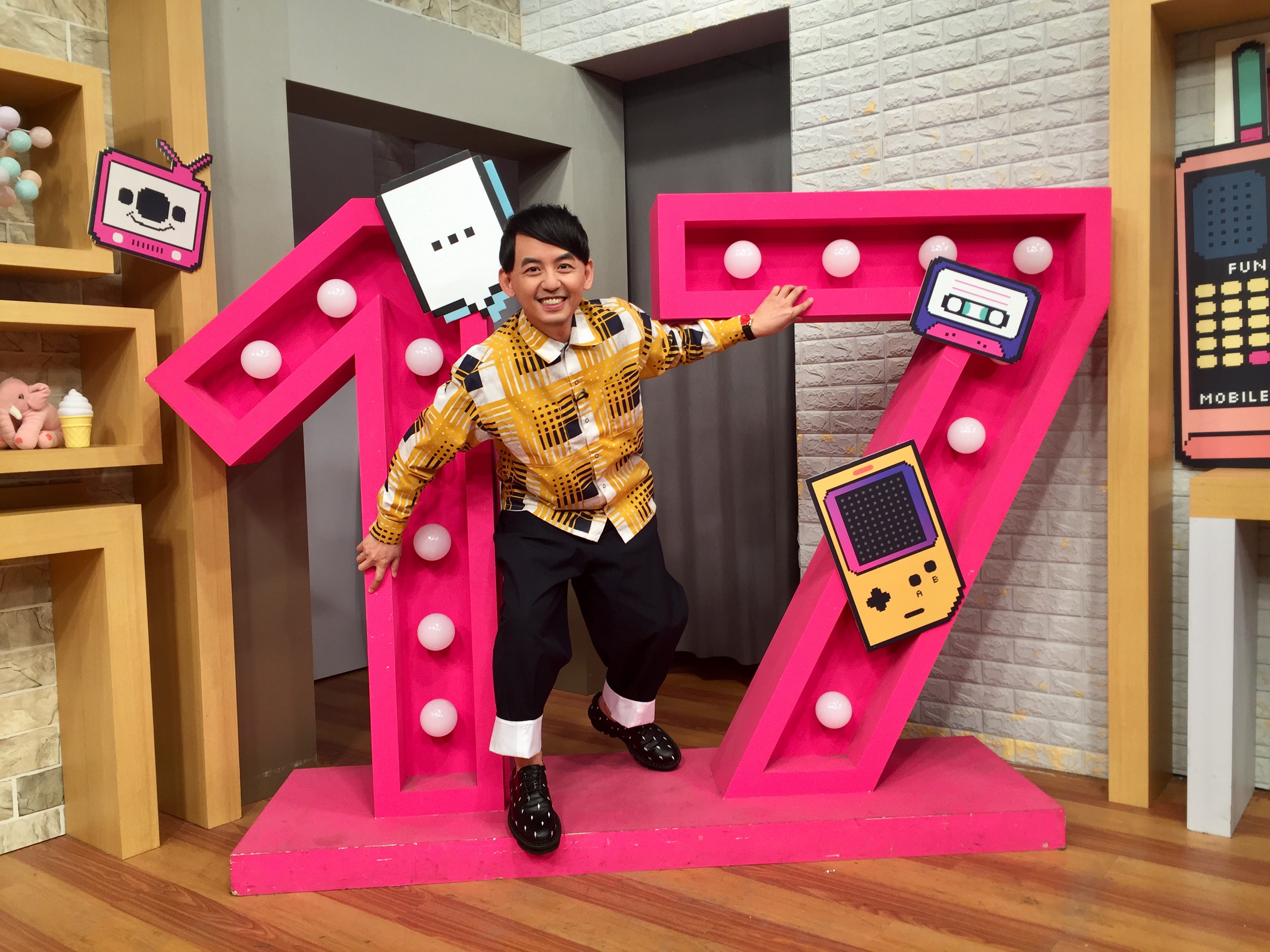 黃子佼上節目爆了許多與老闆張小燕及女友孟耿如的獨家小故事。（趣你的娛樂提供）