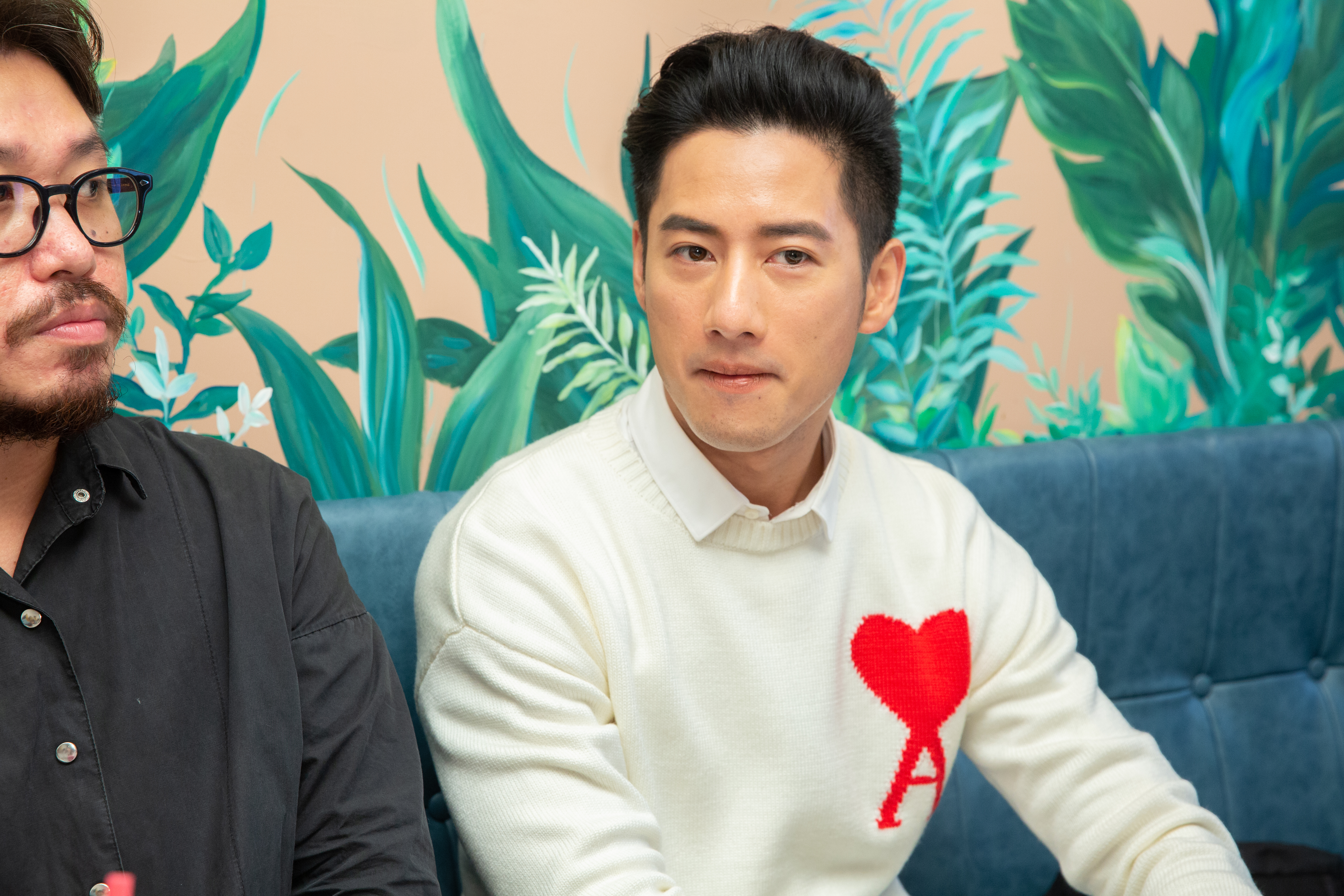 周孝安對於又爆花邊感到無奈，他再度否認不認識黃女，也自嘲該去廟裡拜拜。