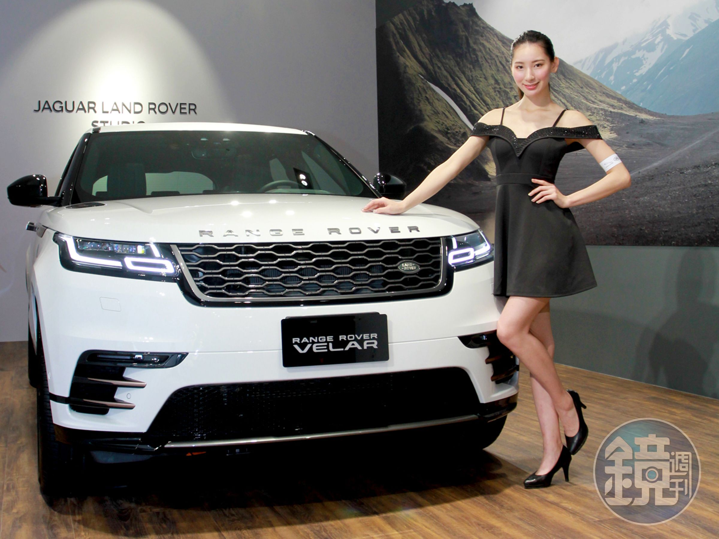 JAGUAR LAND ROVER STUDIO規劃寧靜舒適 VIP Lounge，提供優雅隱密的專屬賞車空間。