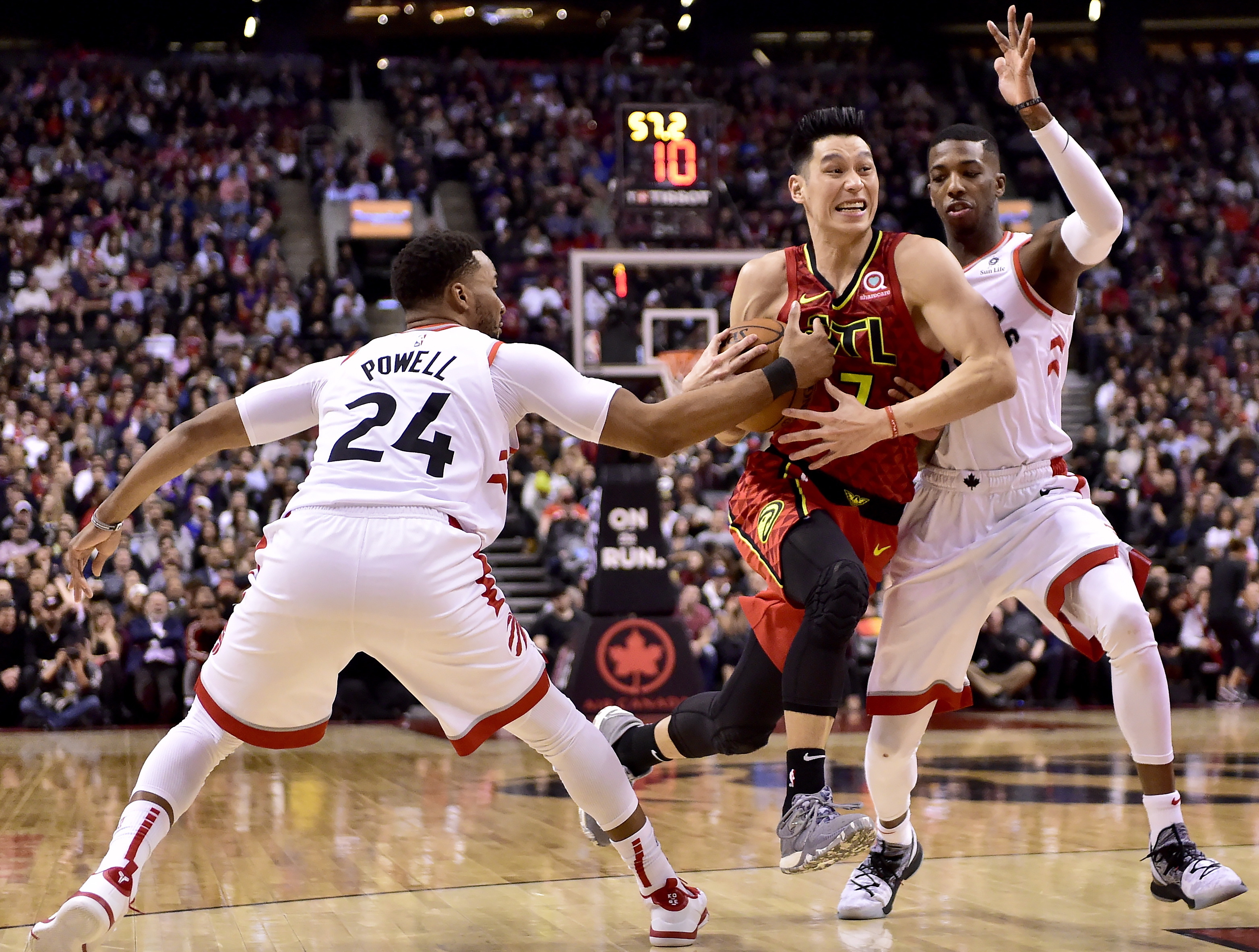 林書豪重現「林來瘋」風采，全場奪下20分9籃板，可惜老鷹在讀秒階段仍丟了勝利。（東方IC）