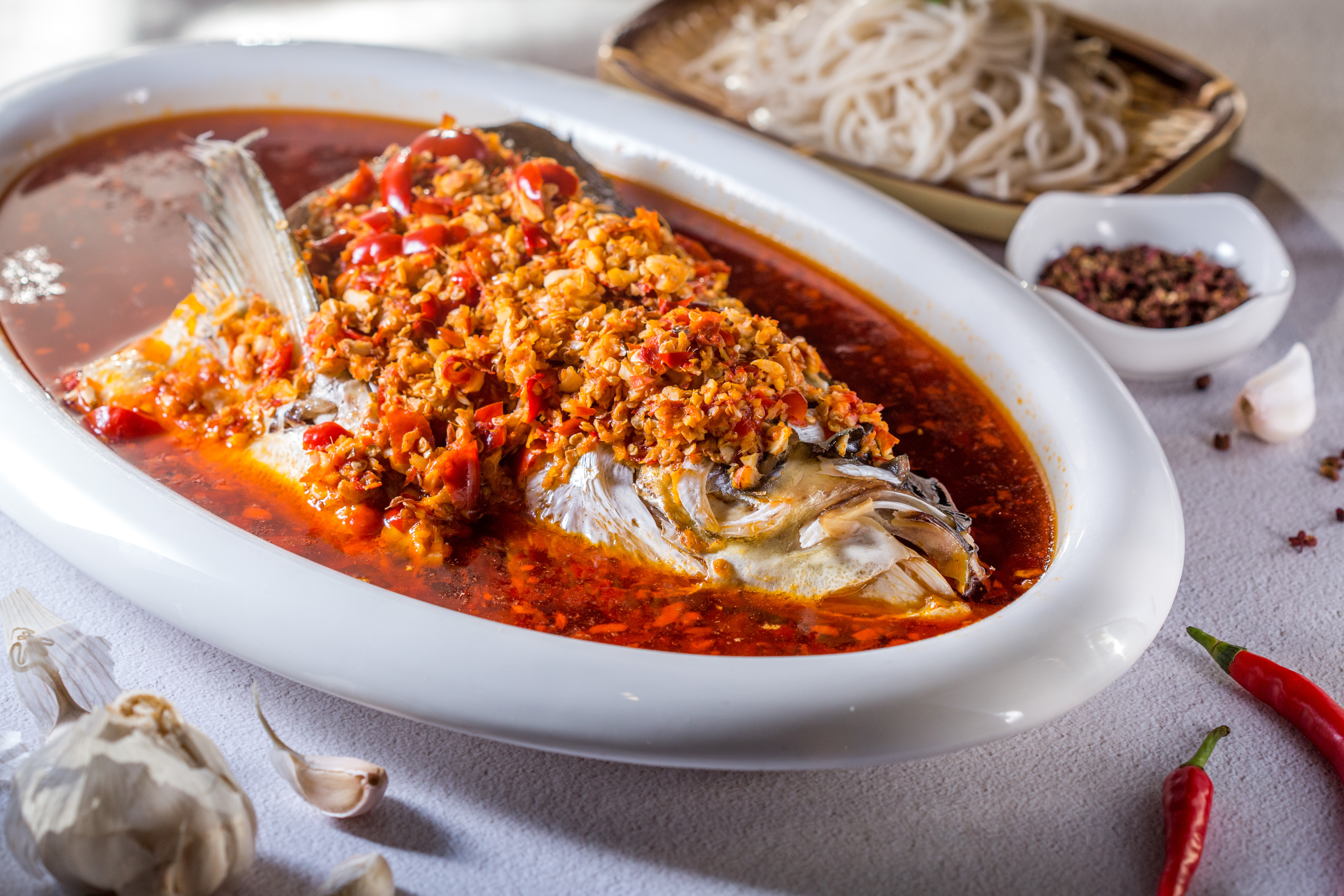 北投「大地酒店」裡的「奇岩一號」餐廳，主打香辣帶麻的川湘料理。