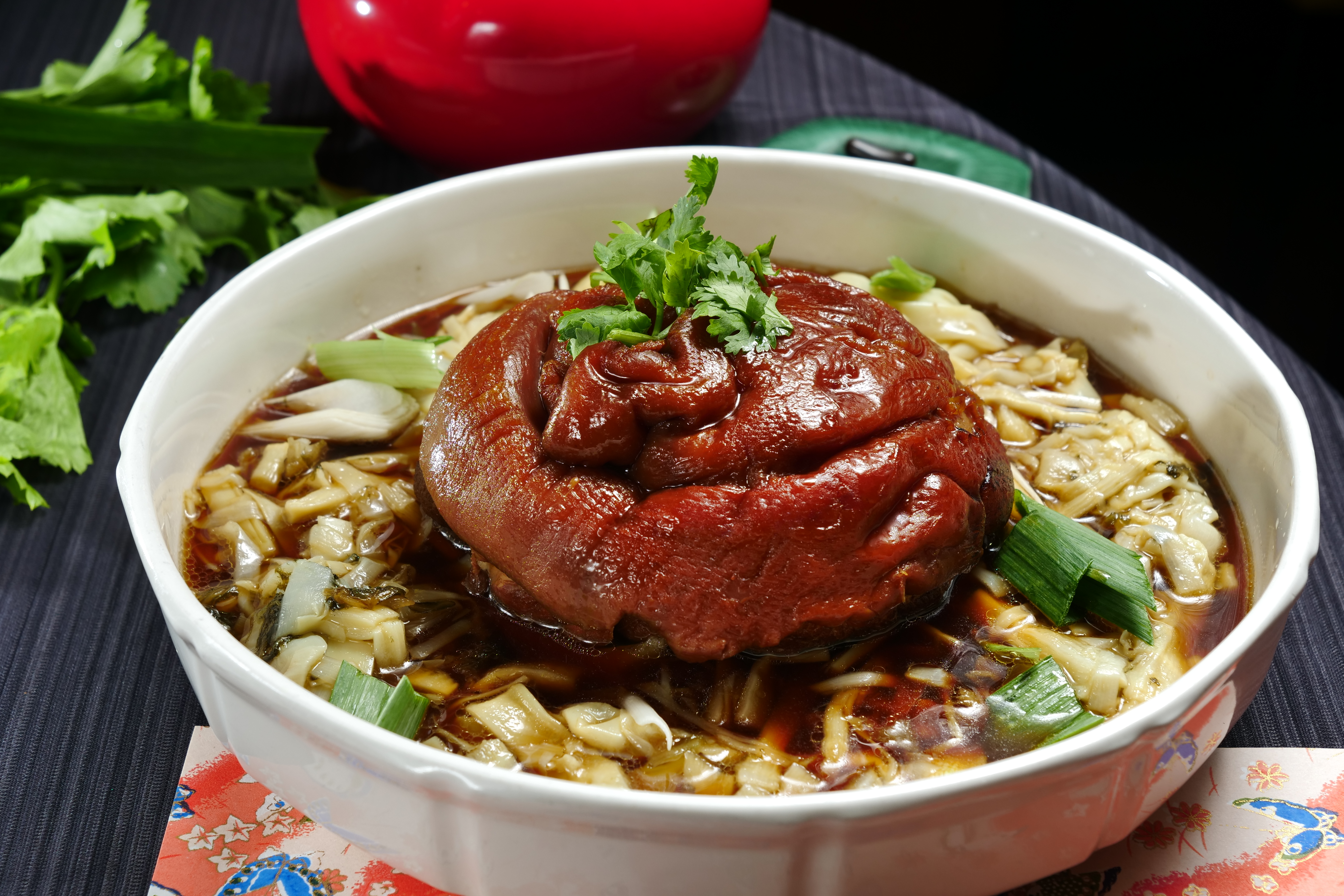 「紅厝客家小館」推出的年菜，分量十足，價格也相當實惠。