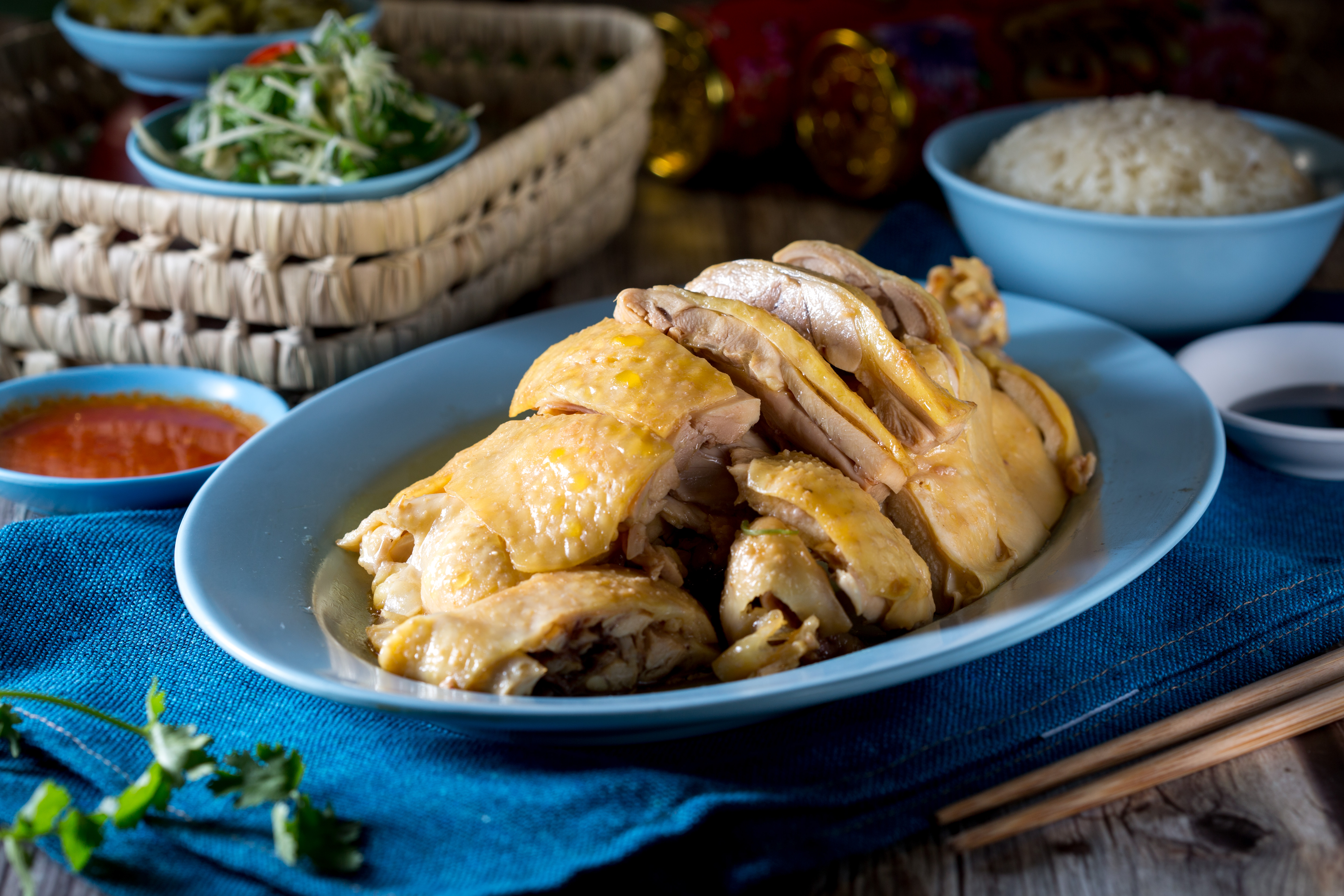 不少客人會用「文慶雞」的招牌料理「海南雞」,當作過年拜拜的牲品。