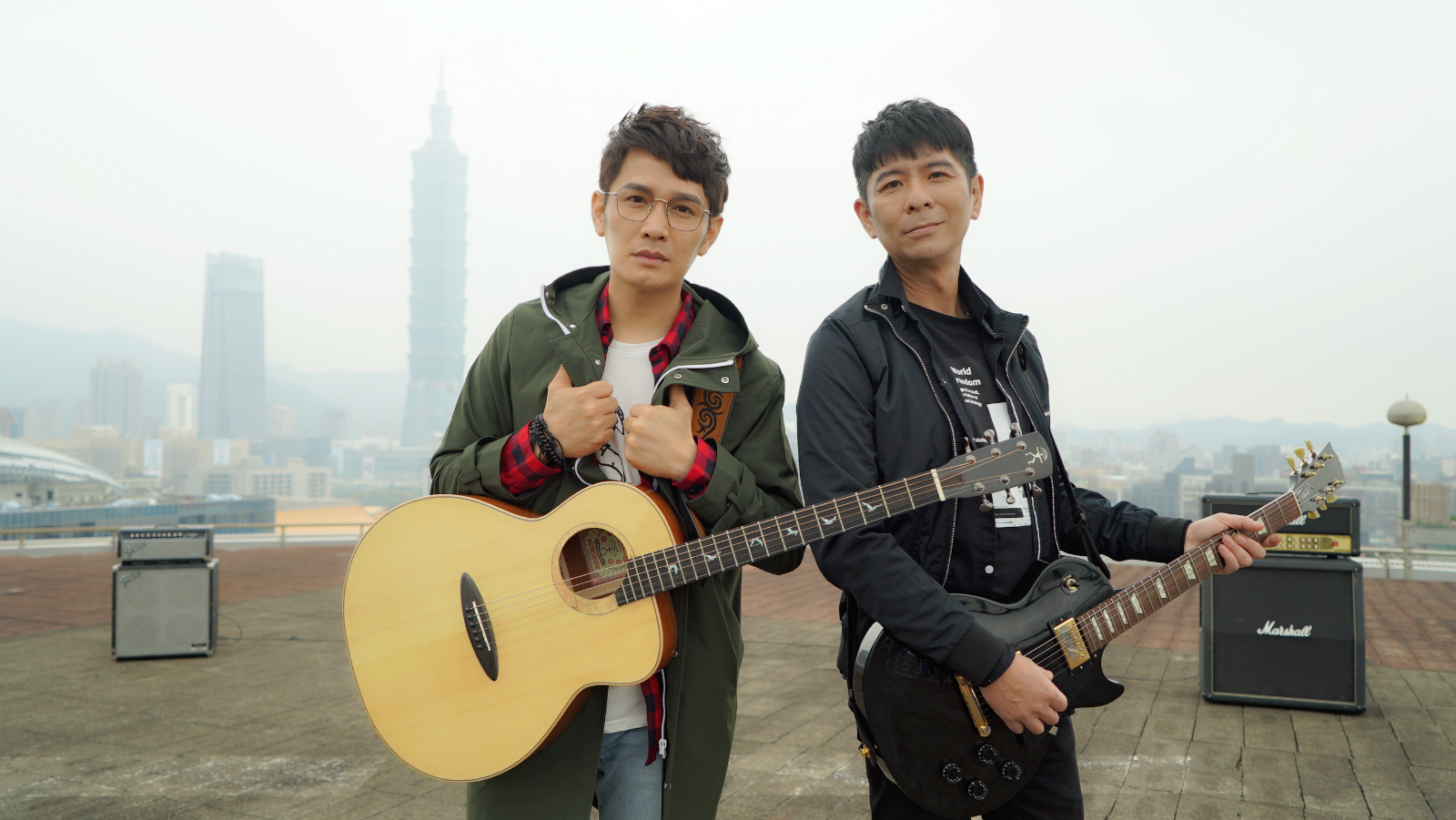 羅文裕找來荒山亮合唱，兩人一拍即合，錄音完還小酌吃飯慶功。（上行娛樂提供）