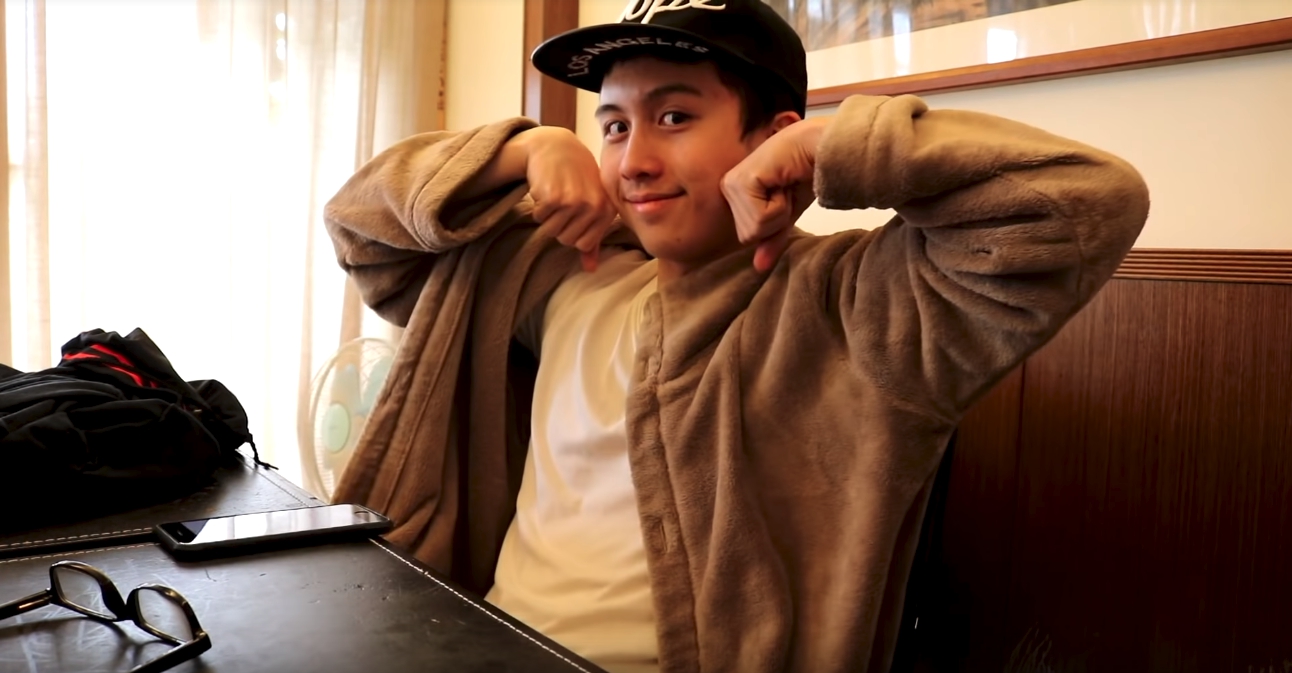 孫安佐po出Q&A影片回答網友問題，並大方分享在美國的監獄生活。（翻攝自孫安佐YouTube）