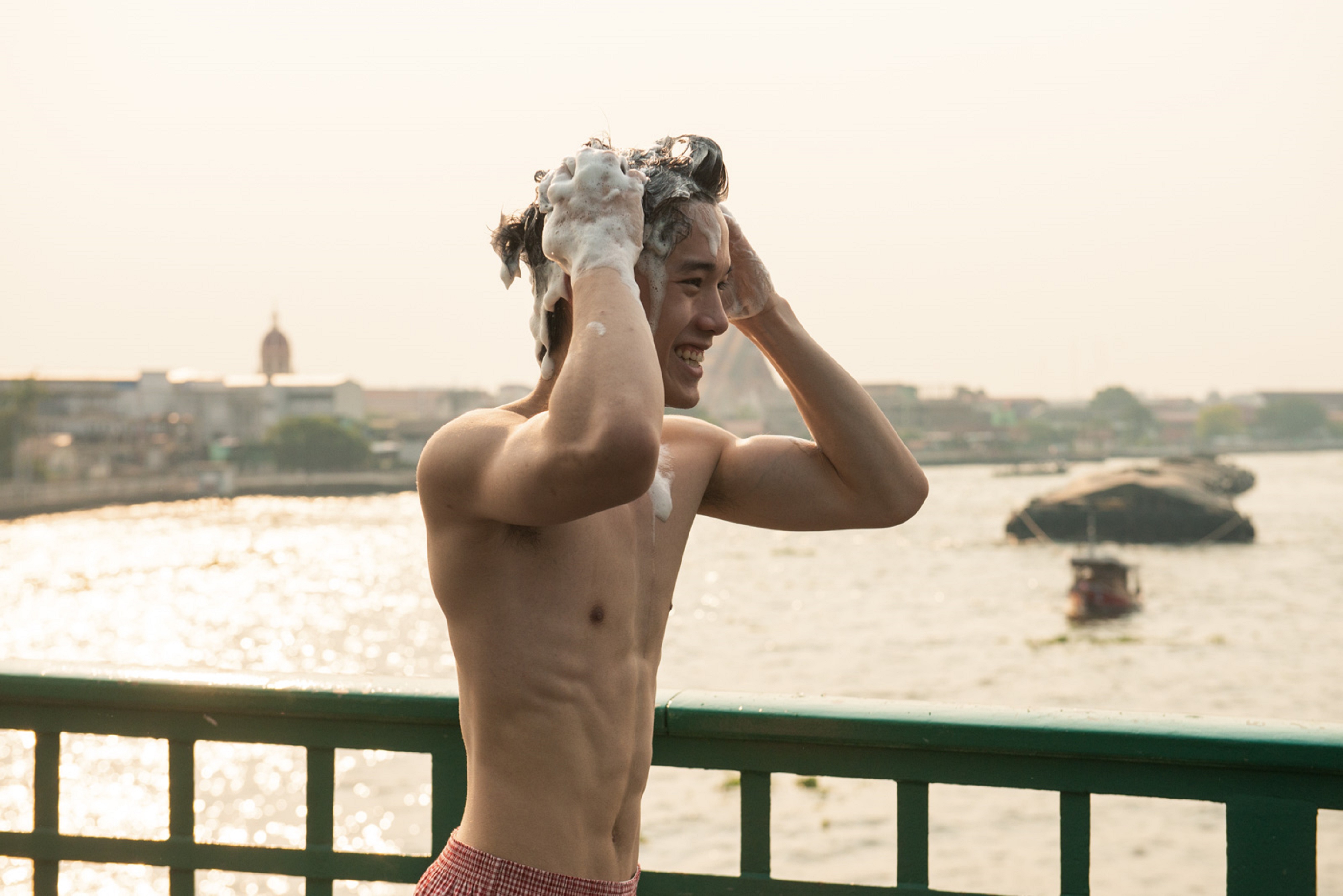 James在片中通常都包得挺緊，還願跑步的場景，讓人發現他的身材還真是精實。（Catchplay提供）