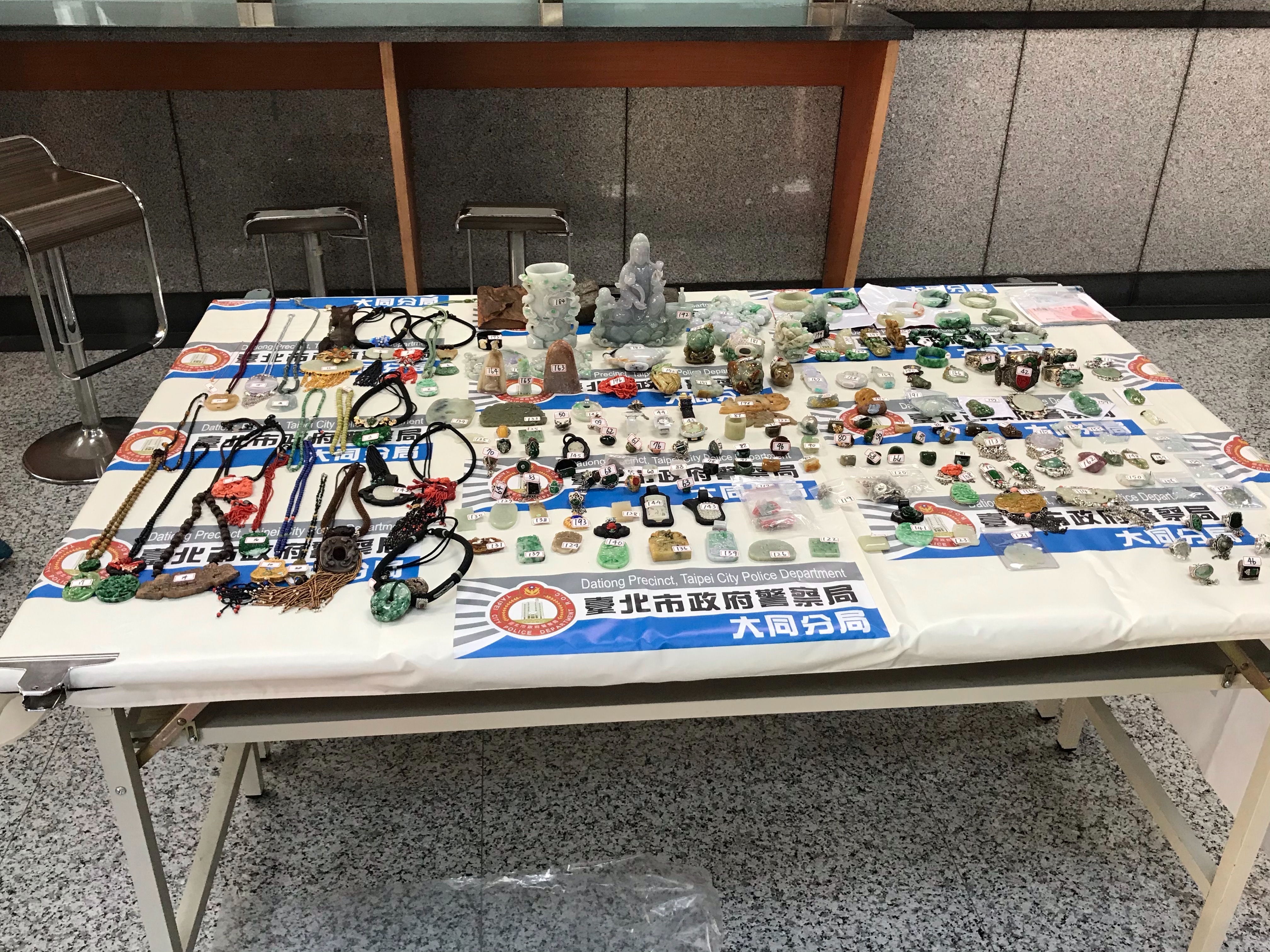 遭竊的各式珠寶、玉飾等配件。（警方提供）