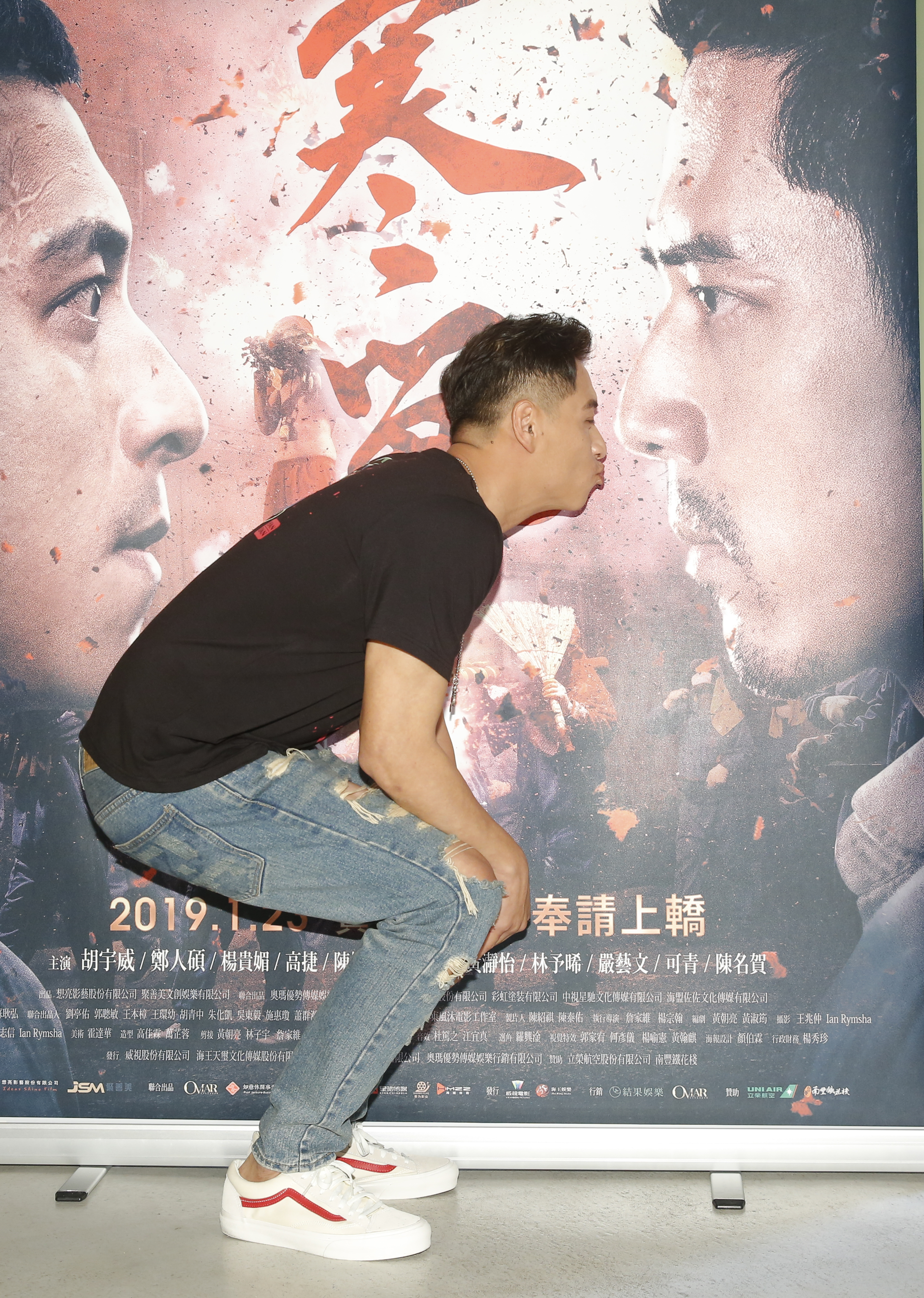 看似鄭人碩有備而來,不管拍照或訪問時情緒都很嗨。