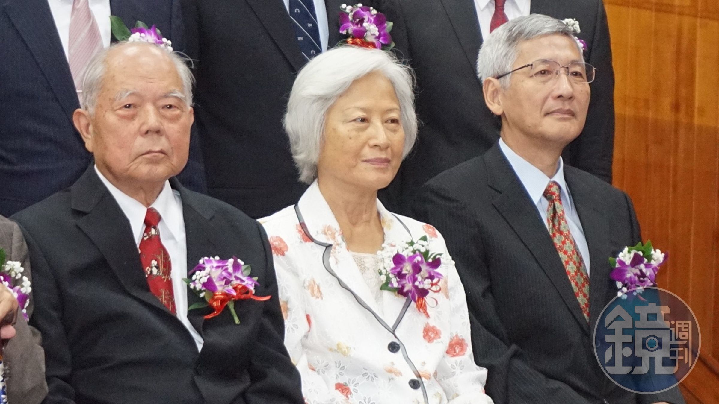 前大法官徐璧湖（中）替女法官協會創辦人張仁淑辦後事，反遭控吞遺產，獲判無罪。