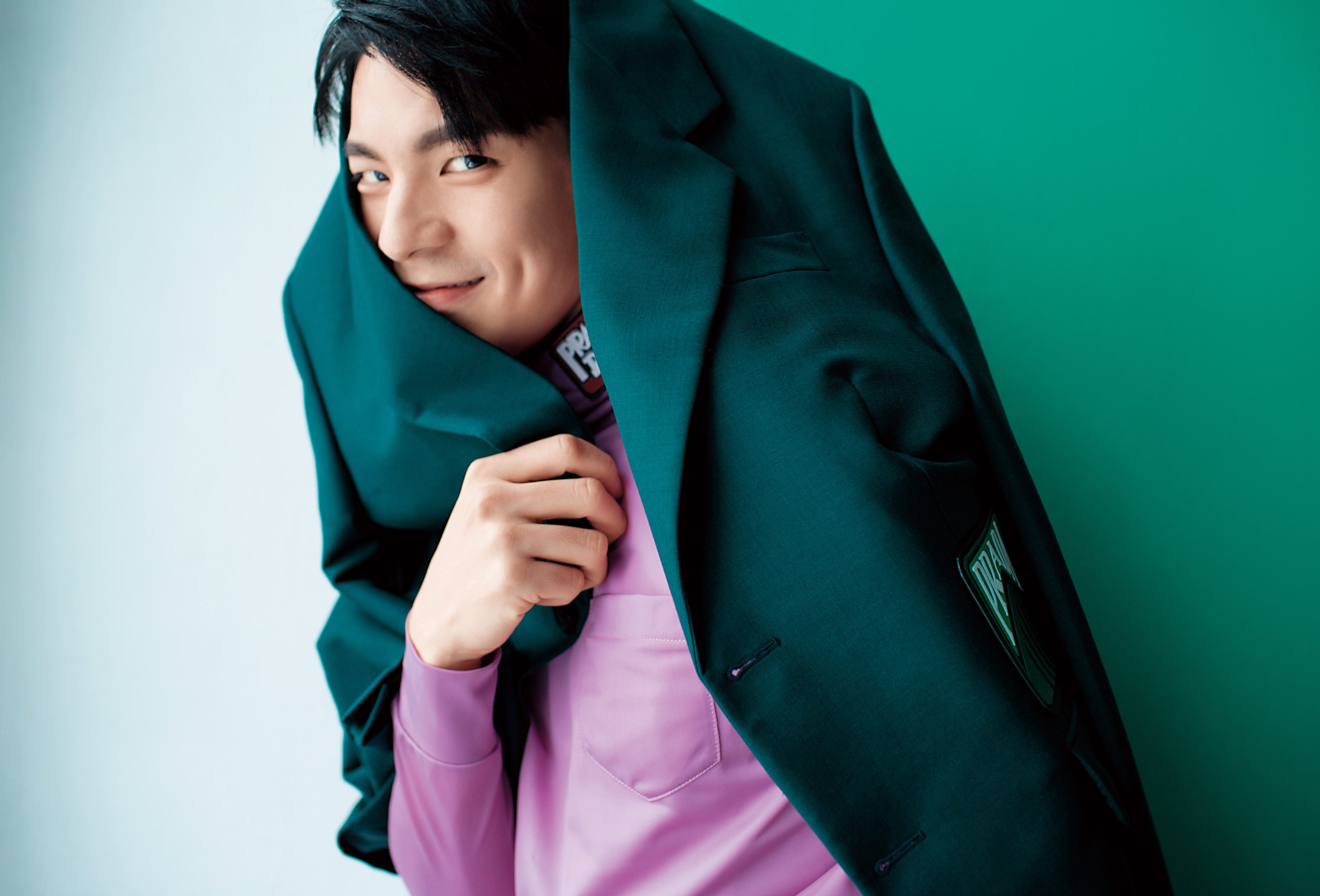 演出許多古靈精怪的年輕人角色，林柏宏本人是一個偏安靜、也是一個會害羞的人。