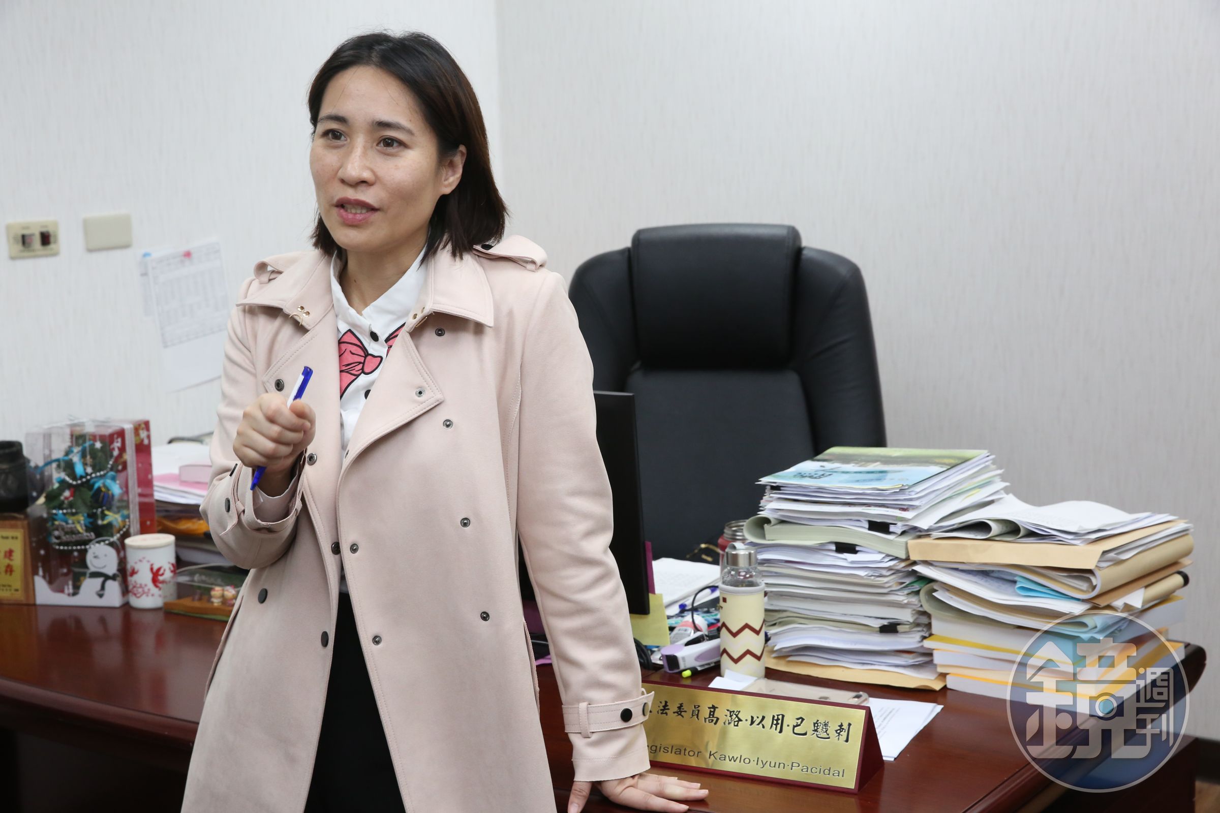 時代力量立委高潞‧以用投書媒體，認為蔡英文該辭掉總統，由副總統陳建仁繼任，再任命蔡英文擔任行政院長。