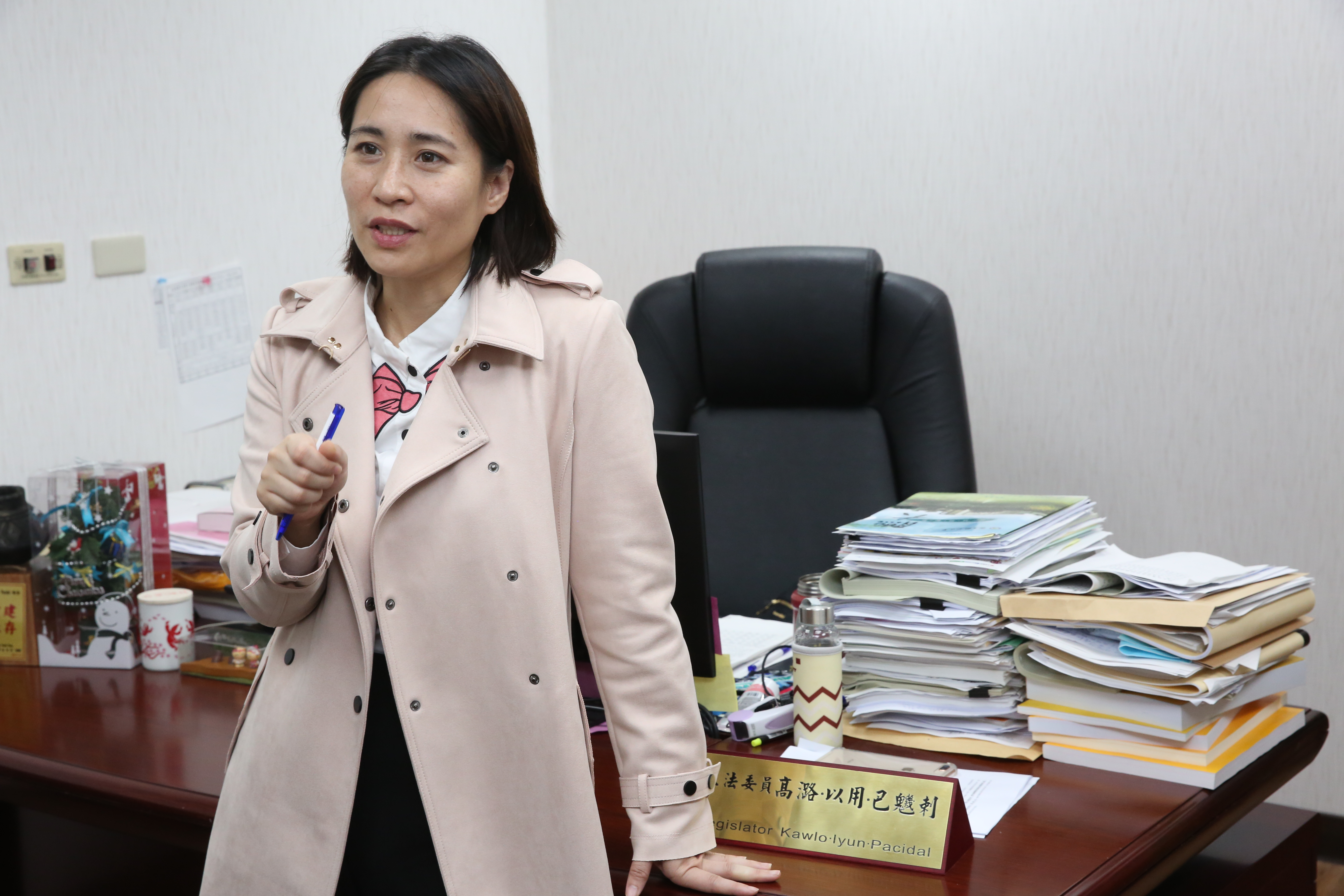 時代力量立委高潞‧以用投書媒體，認為蔡英文該辭掉總統，由副總統陳建仁繼任，再任命蔡英文擔任行政院長。