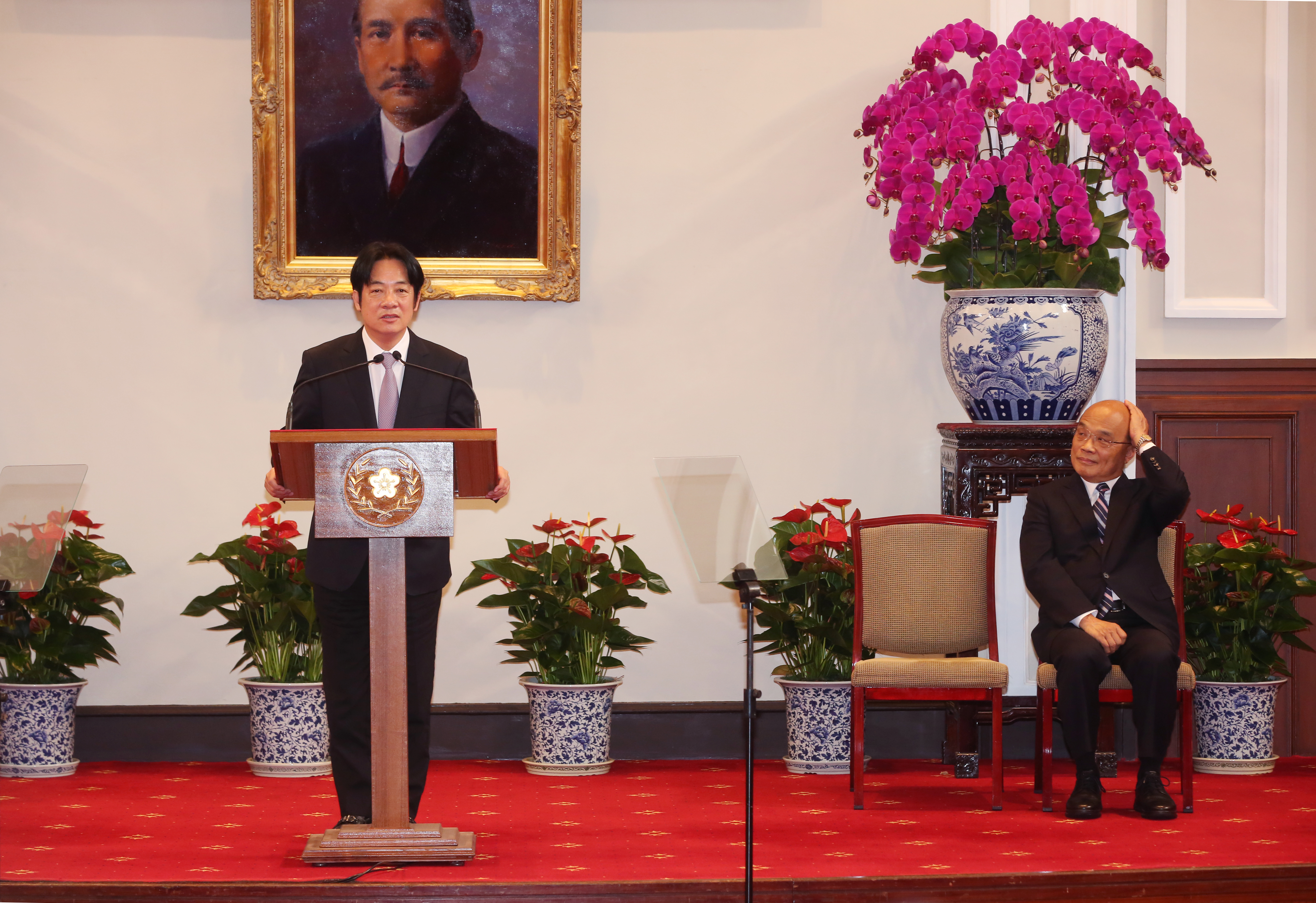 賴清德自認是棒球術語的中繼投手，並讚蘇貞昌是「終結者」，相信9局結束之後，一定可以得到人民的支持。