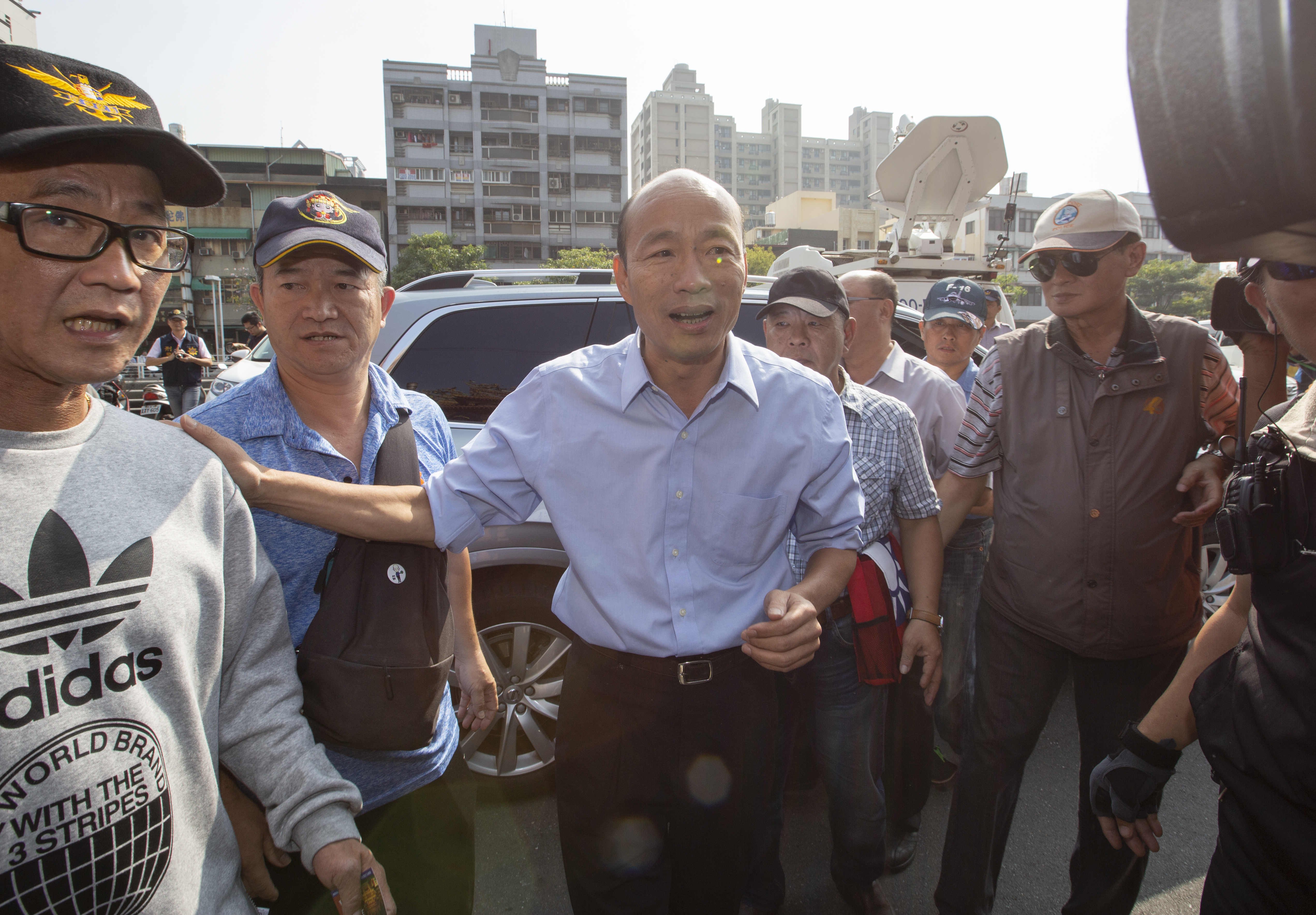 對於潘恆旭揚言控告馮光遠，韓國瑜表示會勸潘「愛與包容」。
