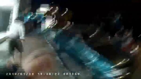阮男逃逸外勞見到員警，立即拔腿狂奔。（警方提供）
