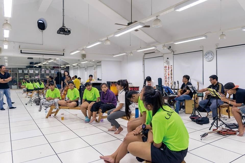 泰武古謠傳唱的學生歌手們，平時在老師帶領下進行練唱，培養默契和好感情。（翻攝自泰武古謠傳唱官方臉書）