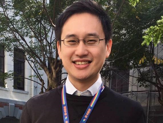 「口譯哥」趙怡翔的月薪加上相關津貼超過26萬元新台幣，引發民眾議論。（翻攝自趙怡翔臉書）