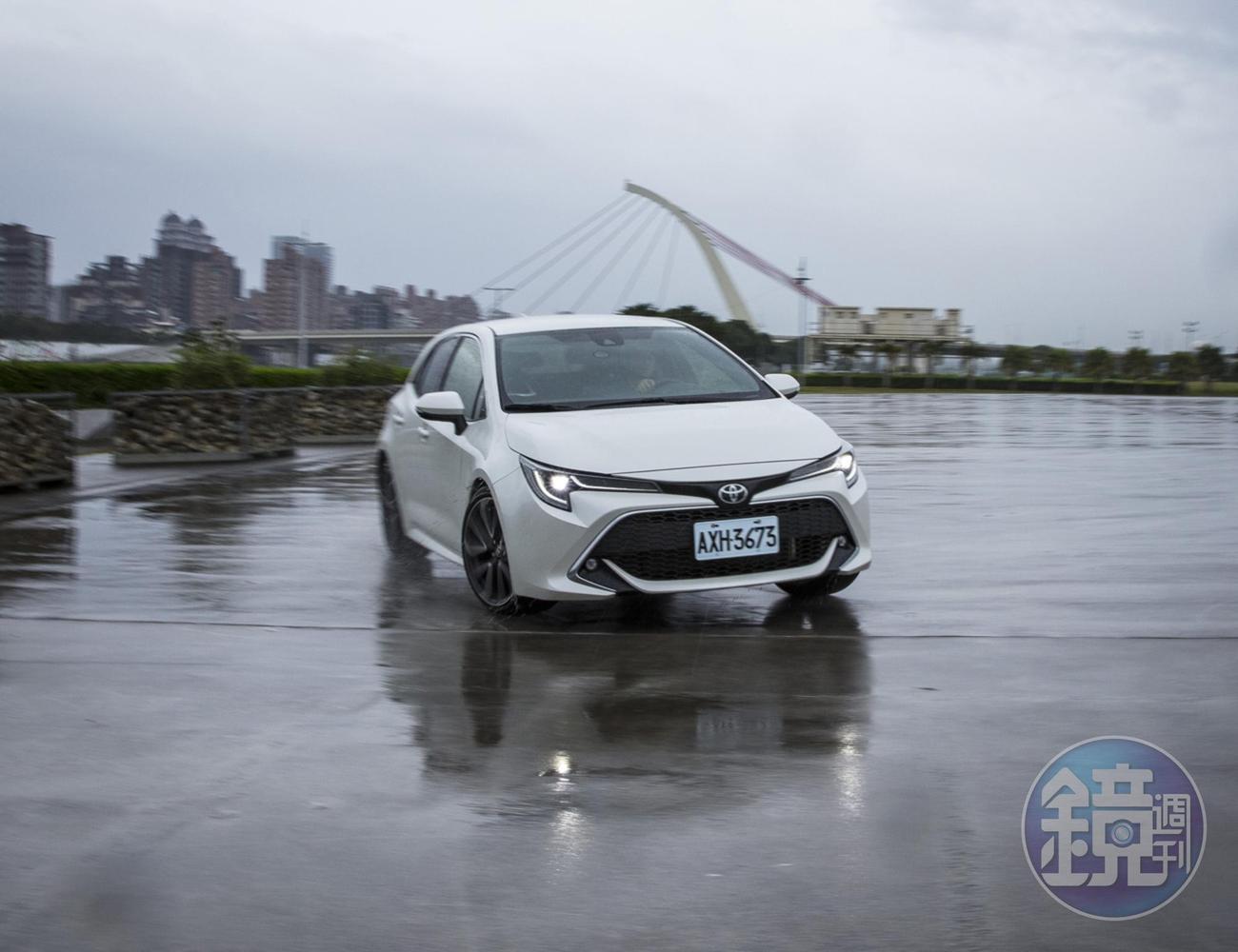 過髮夾彎時TNGA底盤的優勢再度顯現,高剛性車體下盤穩定,車速稍快時雖然後輪稍有滑出,但在電子系統的介入下立刻趨於安定,讓人萌生信心。