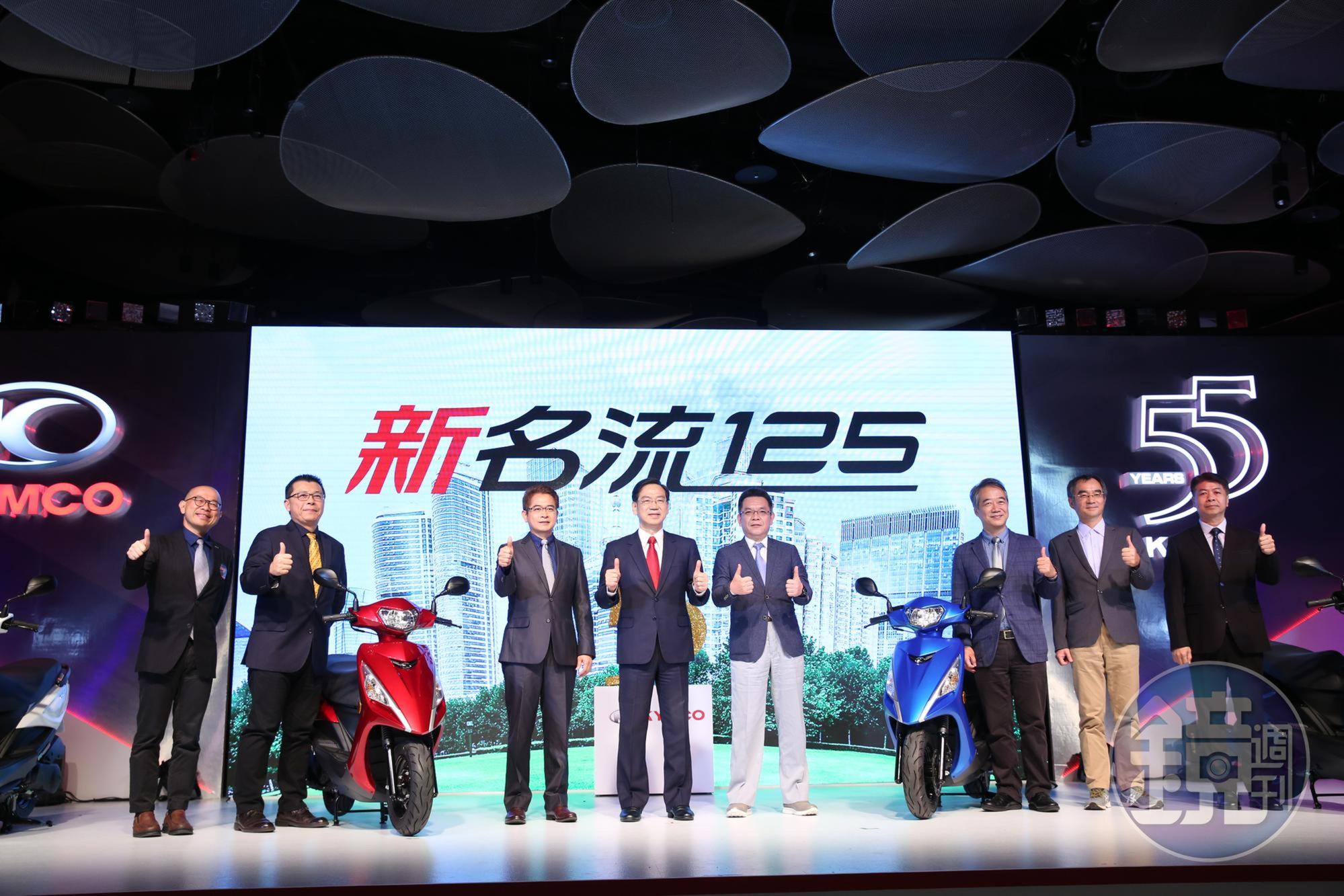 柯俊斌（左4）宣布，今年光陽力拚全年市占上看45％。