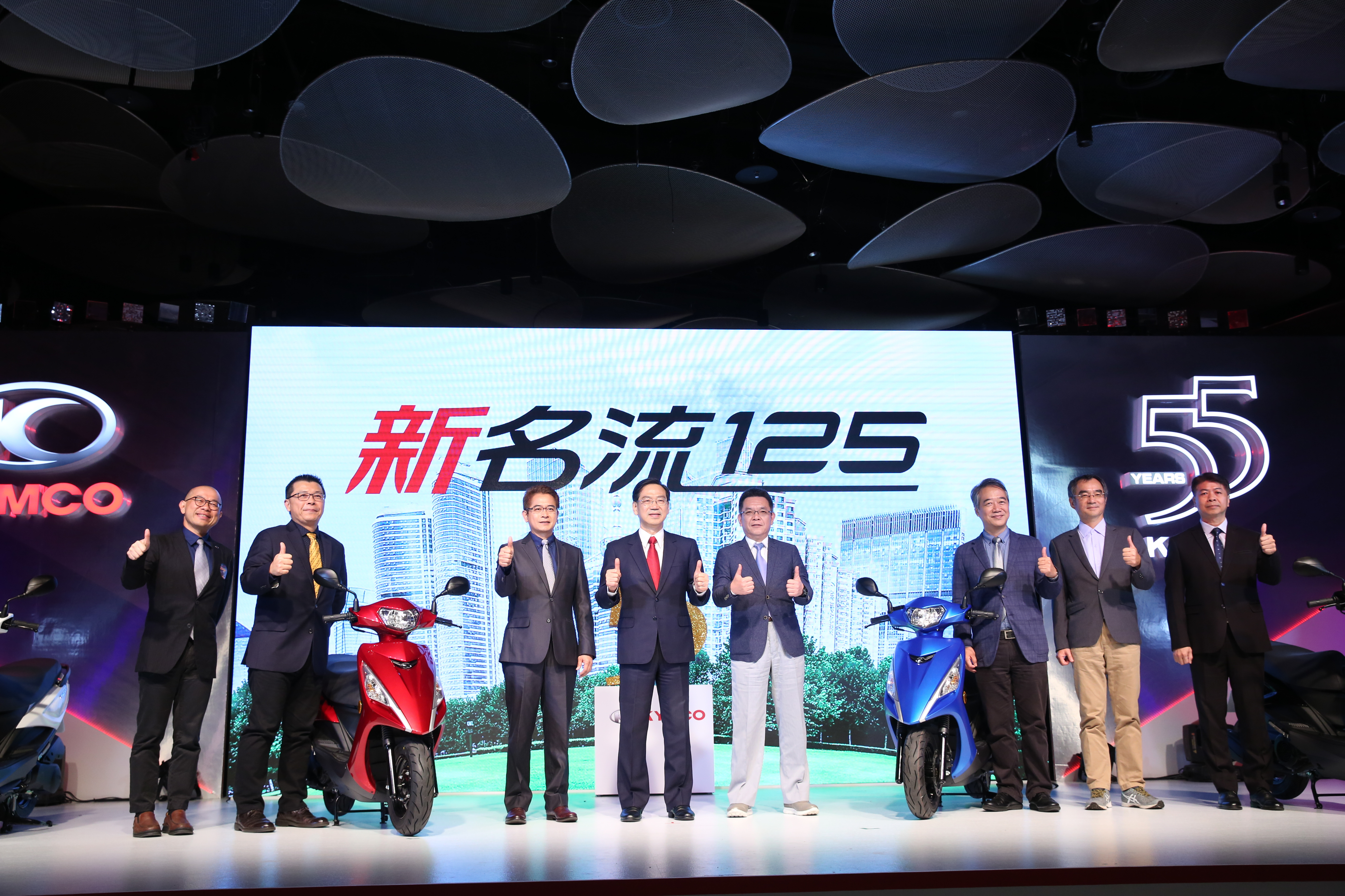 柯俊斌（左4）宣布，今年光陽力拚全年市占上看45％。