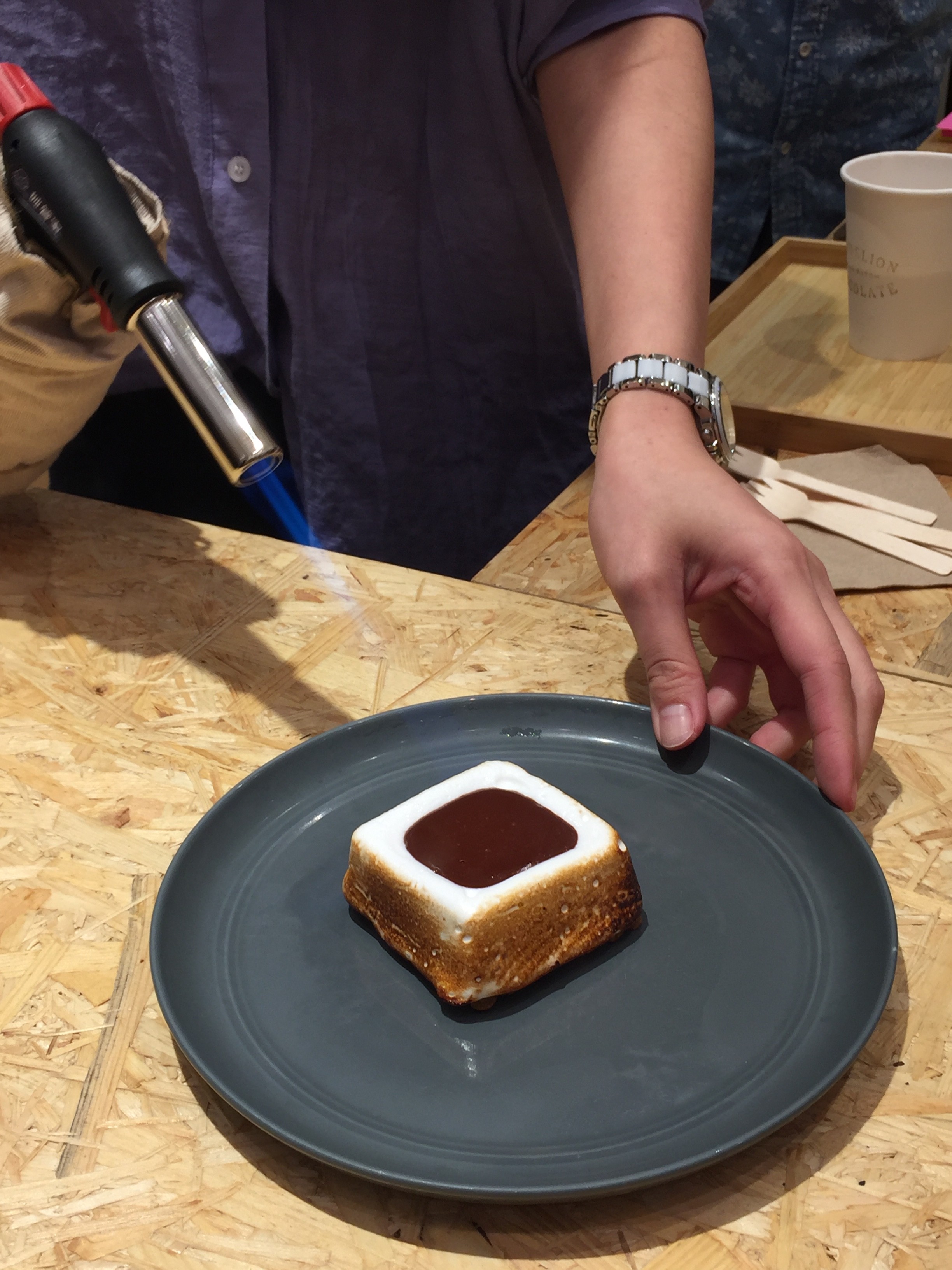 「S’MORE」棉花糖巧克力夾心現點現烤。（150元／個）