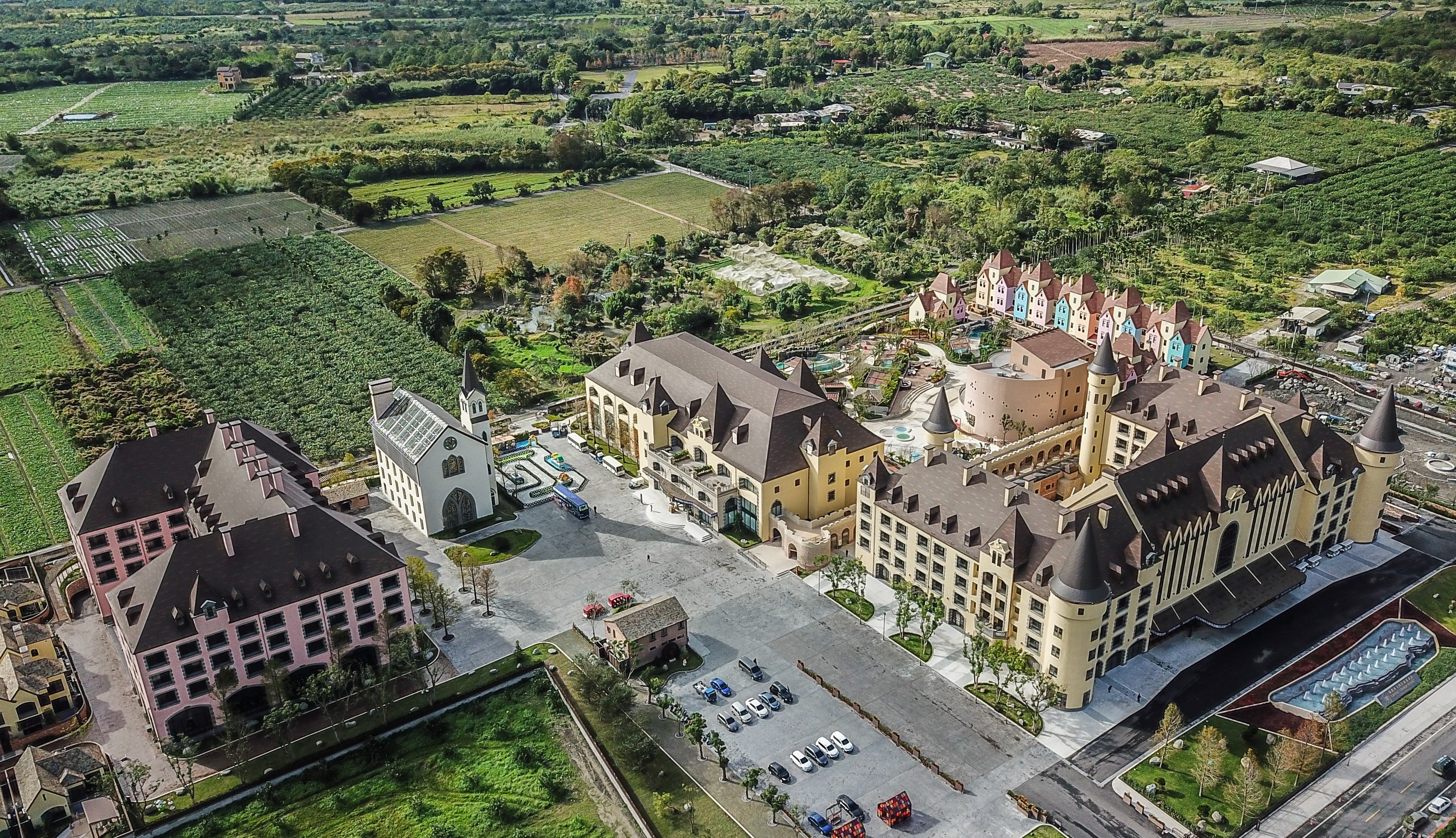 占地2萬坪、多達40棟建築物的「瑞穗春天國際觀光酒店」已經開始試營運。