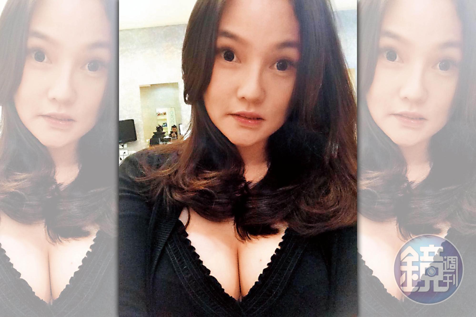 胡嘉嘉身材姣好，出現鏡頭前從不吝嗇秀出傲人雙峰。（翻攝胡嘉嘉臉書）