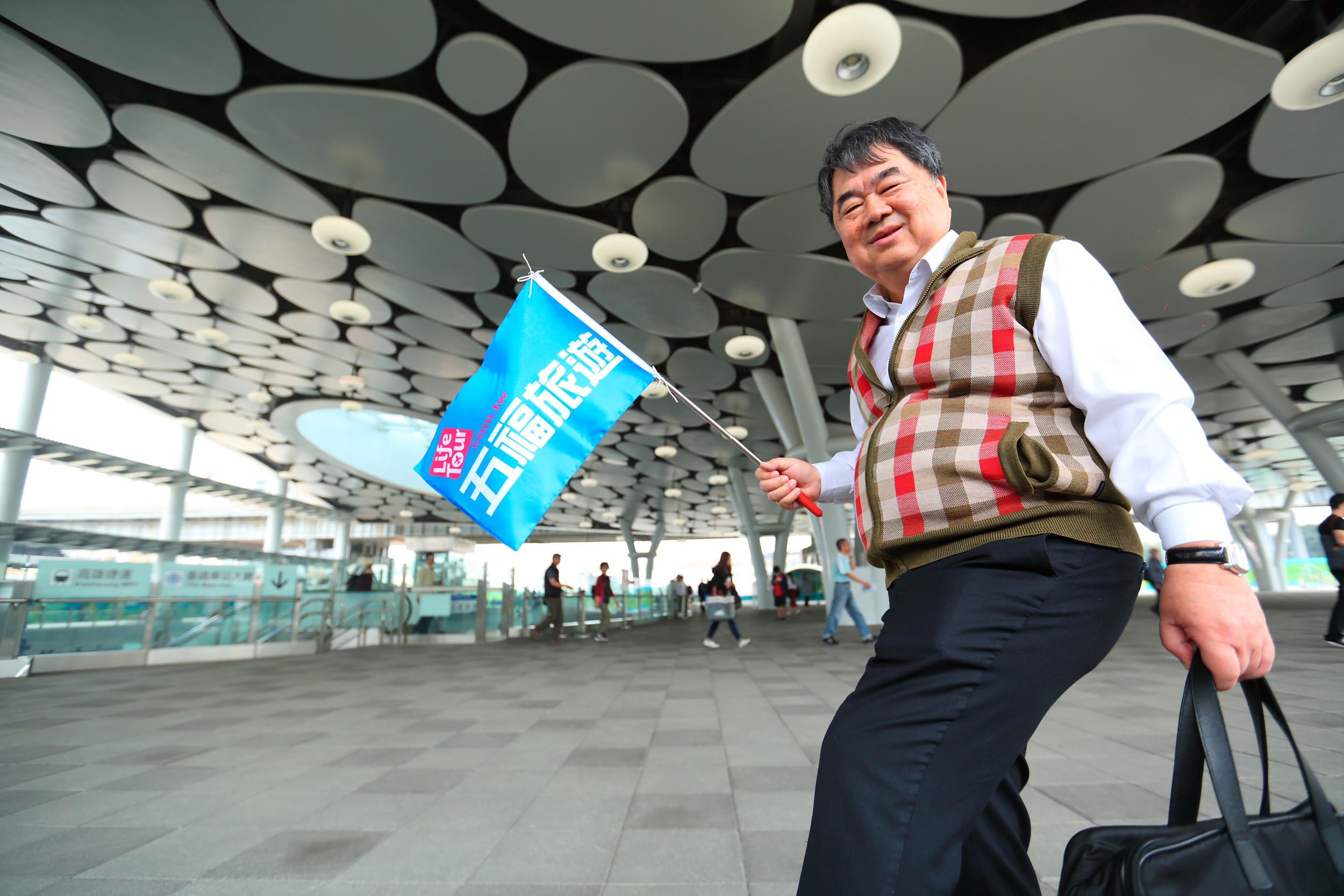 五福旅遊董事長許順富是土生土長高雄人，有南部人熱情與樸實的特質。