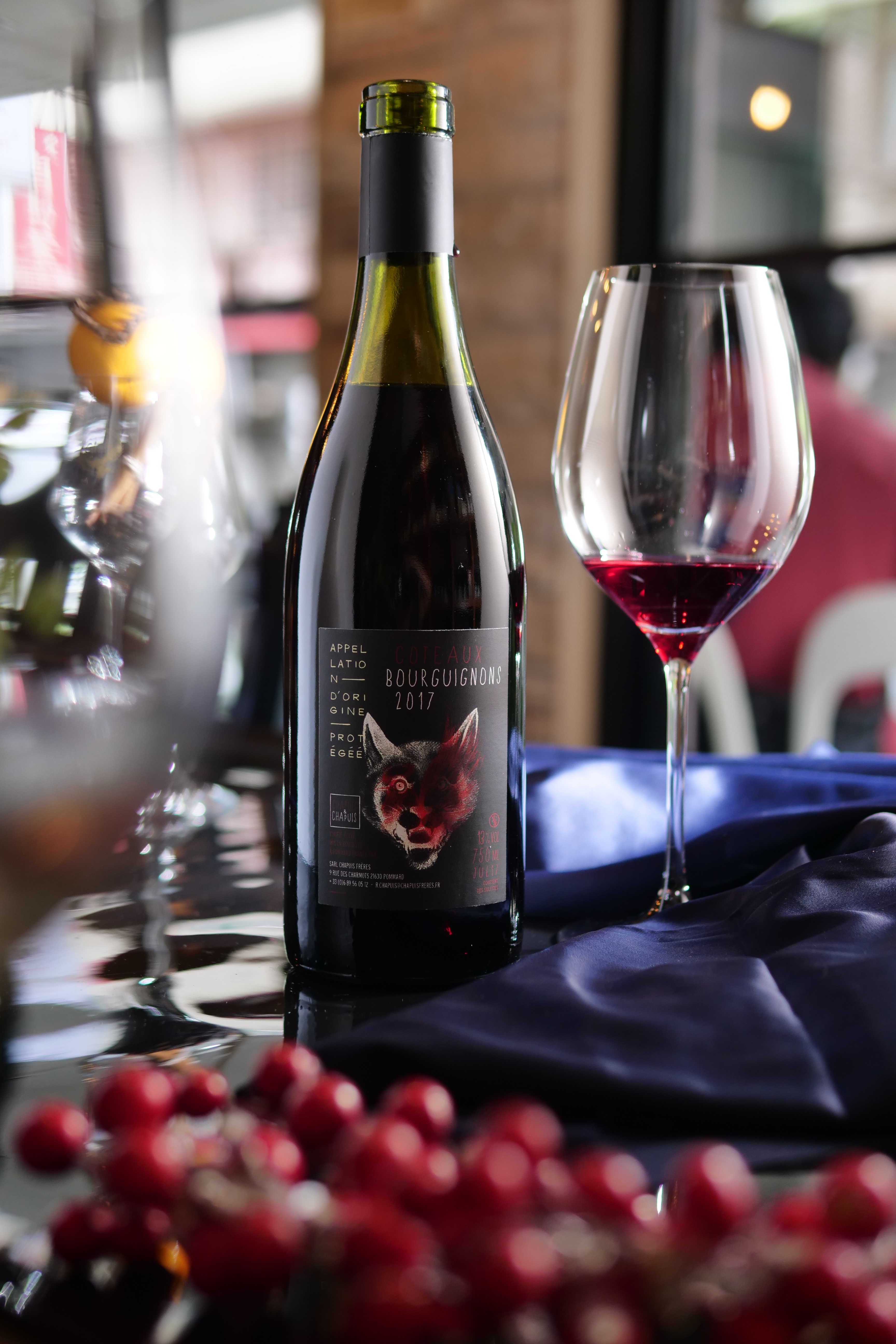 有深秋森林氣質的「Chapuis＆Chapuis, Gamay Blend, France, Burgundy, 2017」，帶木質香氣。（歐孚，1,200元／瓶）