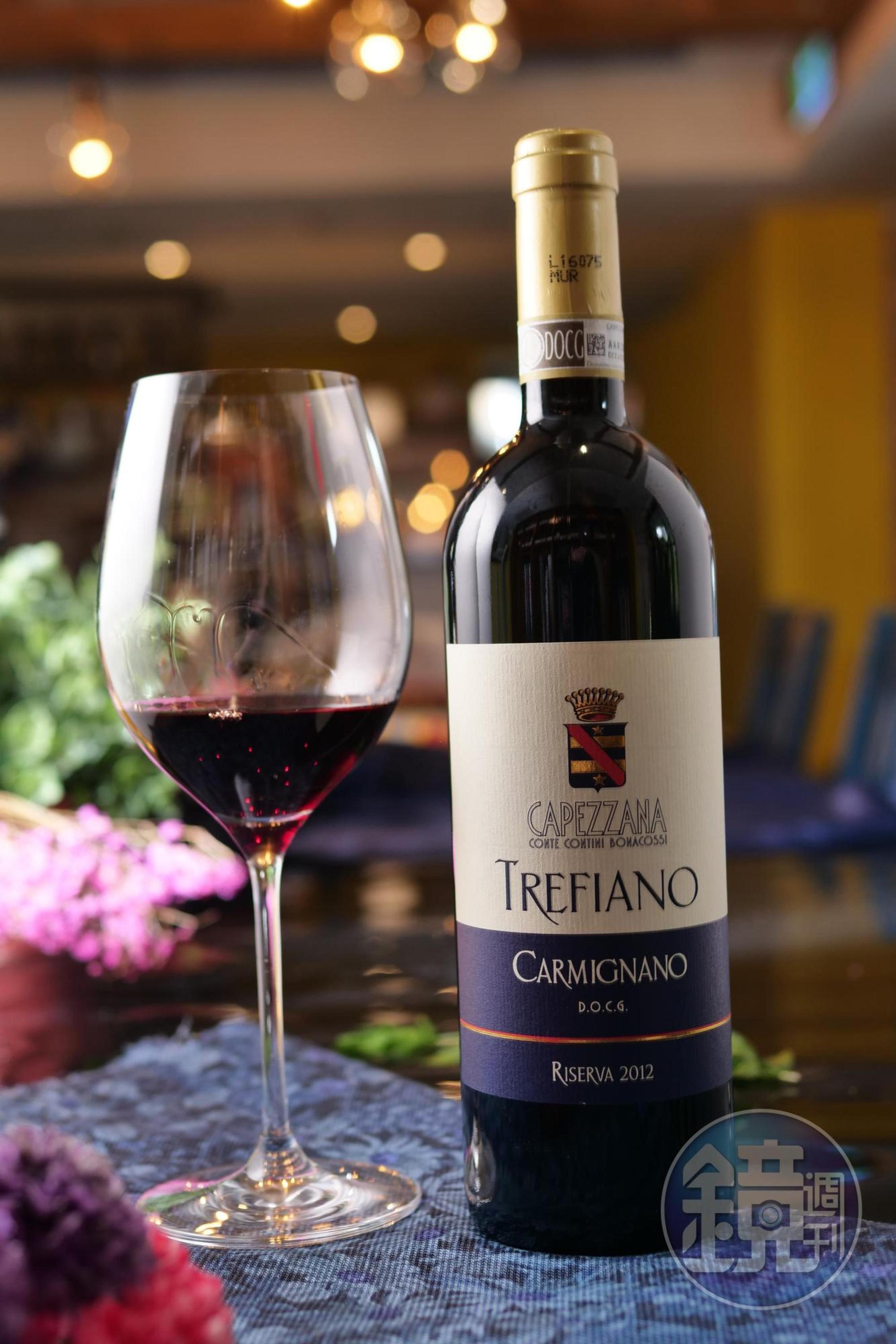 單寧感厚實的「Trefiano Carmignano Riserva DOCG 2012」，酒感紮實，帶辛香料氣味，適合搭配臘肉、香腸。(越昇，2,500元／瓶)