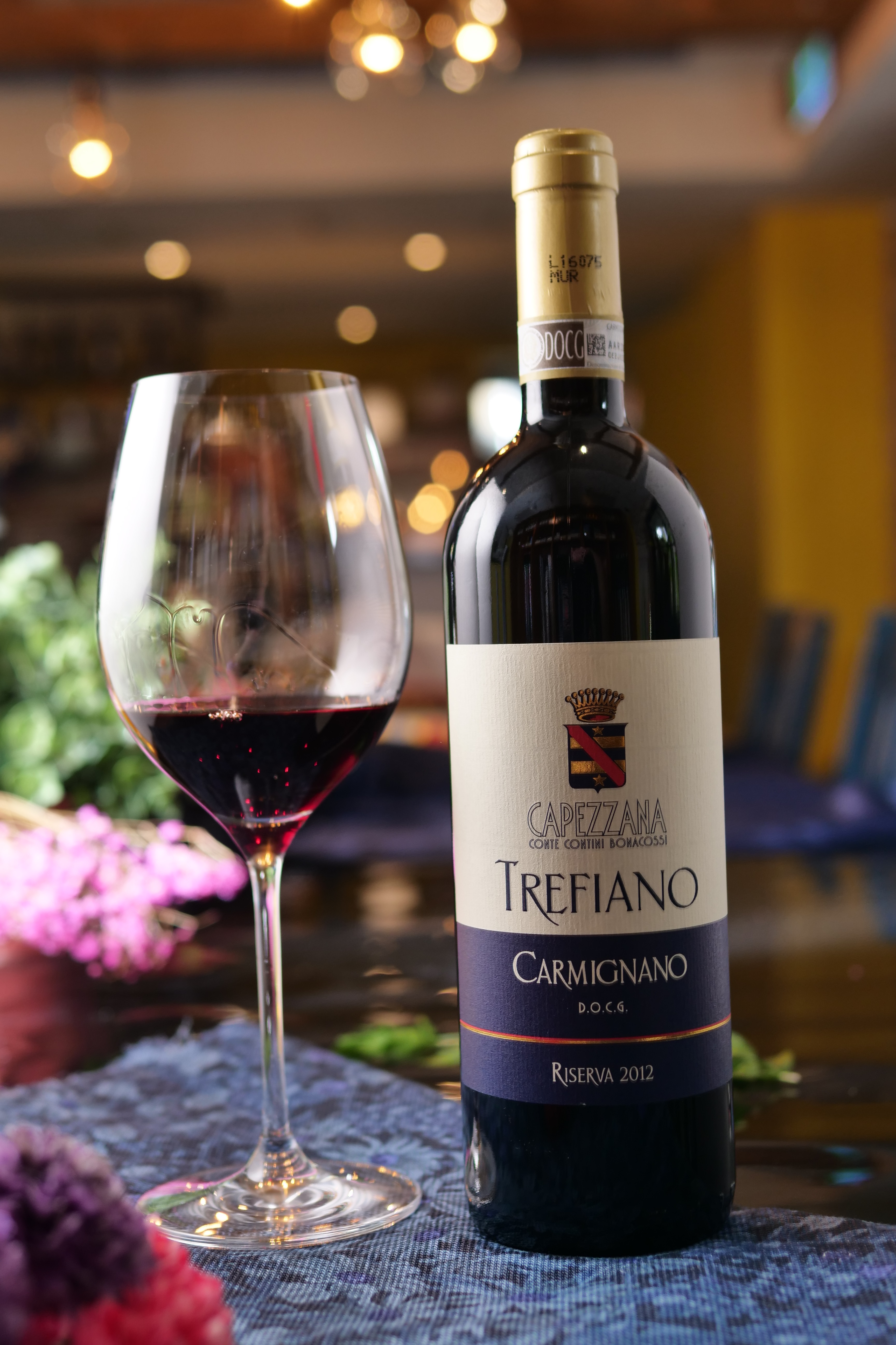 單寧感厚實的「Trefiano Carmignano Riserva DOCG 2012」，酒感紮實，帶辛香料氣味，適合搭配臘肉、香腸。(越昇，2,500元／瓶)
