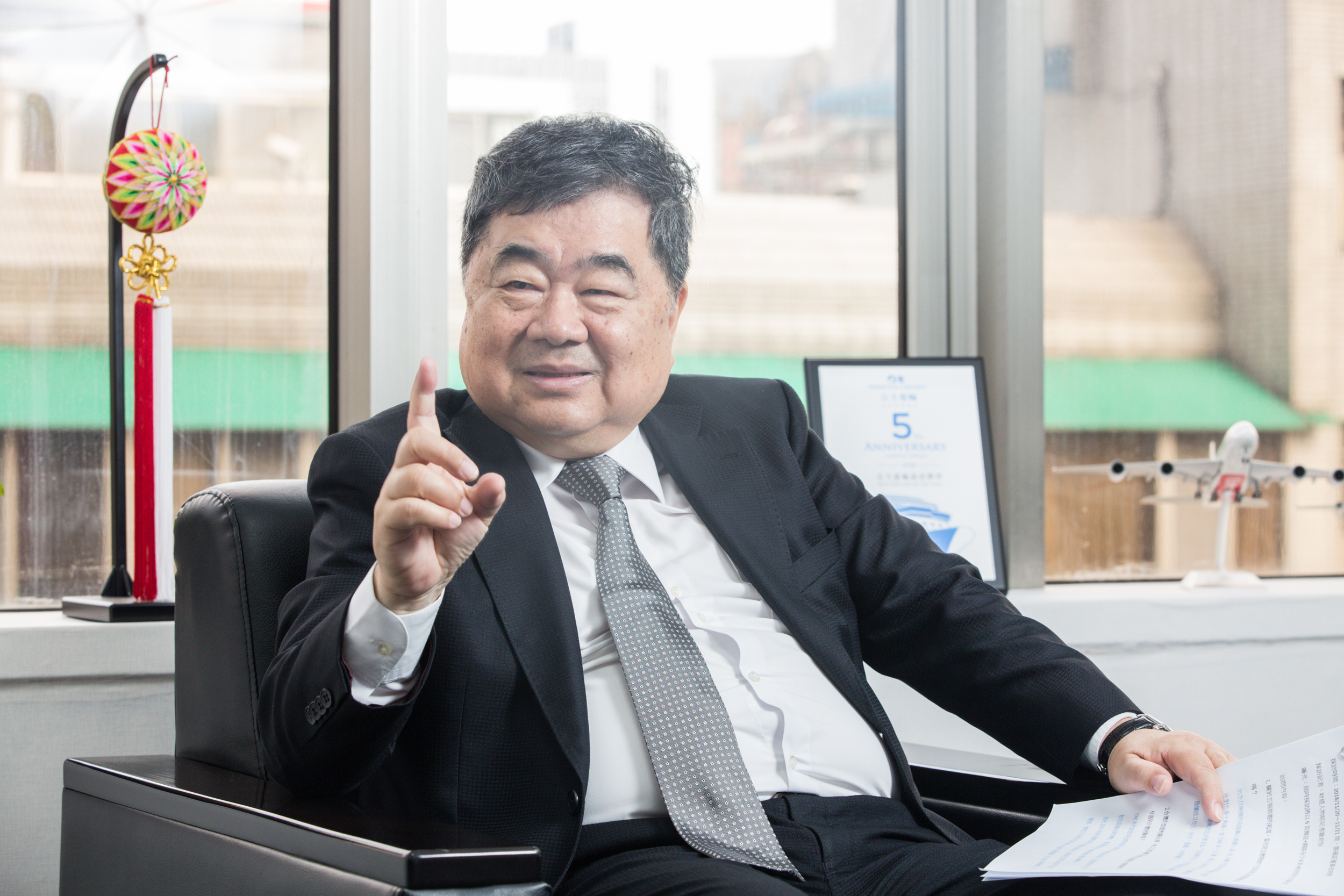 許順富笑說自己進旅遊業第一天就被老職員帶去高檔酒店，以為這行比較好賺，於是放棄中船的工作。