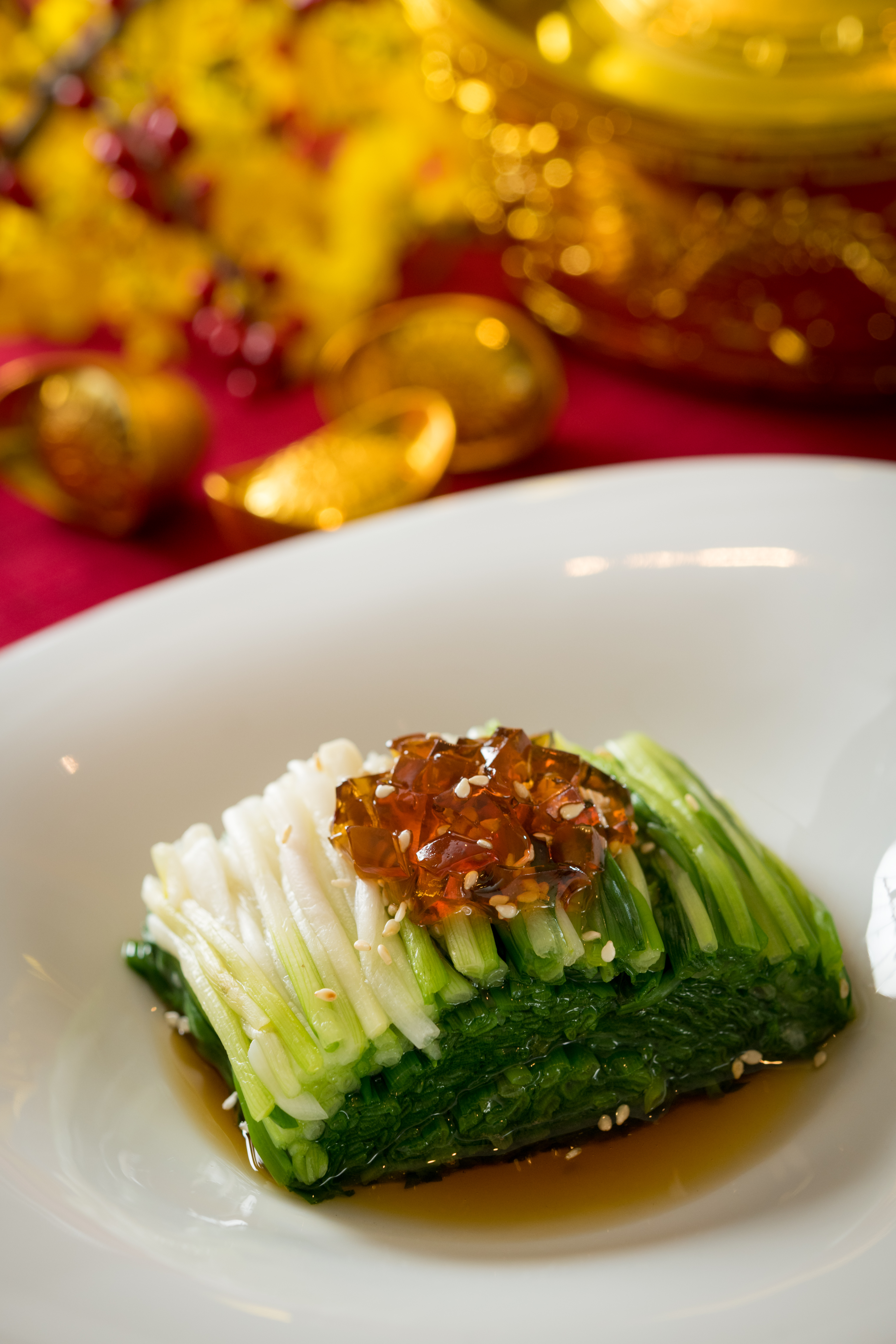 點綴油醋凍、擺盤工整的小菜「油醋珠蔥」，精緻程度堪比日本料理。（520元／份，需3天前預訂）