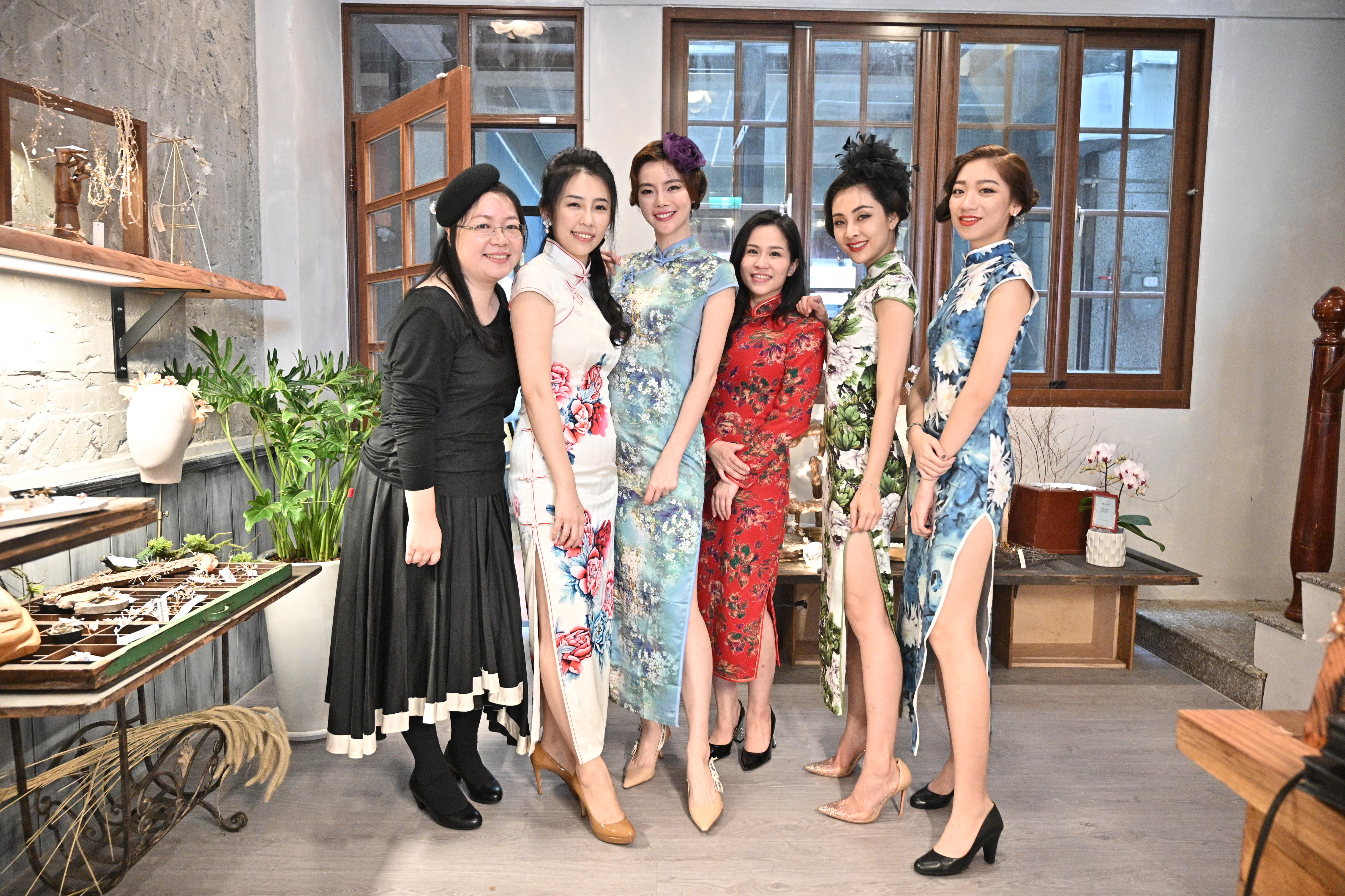 模特兒身著旗袍在大台北地區最富有人文色彩的大稻埕走秀宣傳，為大稻埕舊城區注入時尚活血。