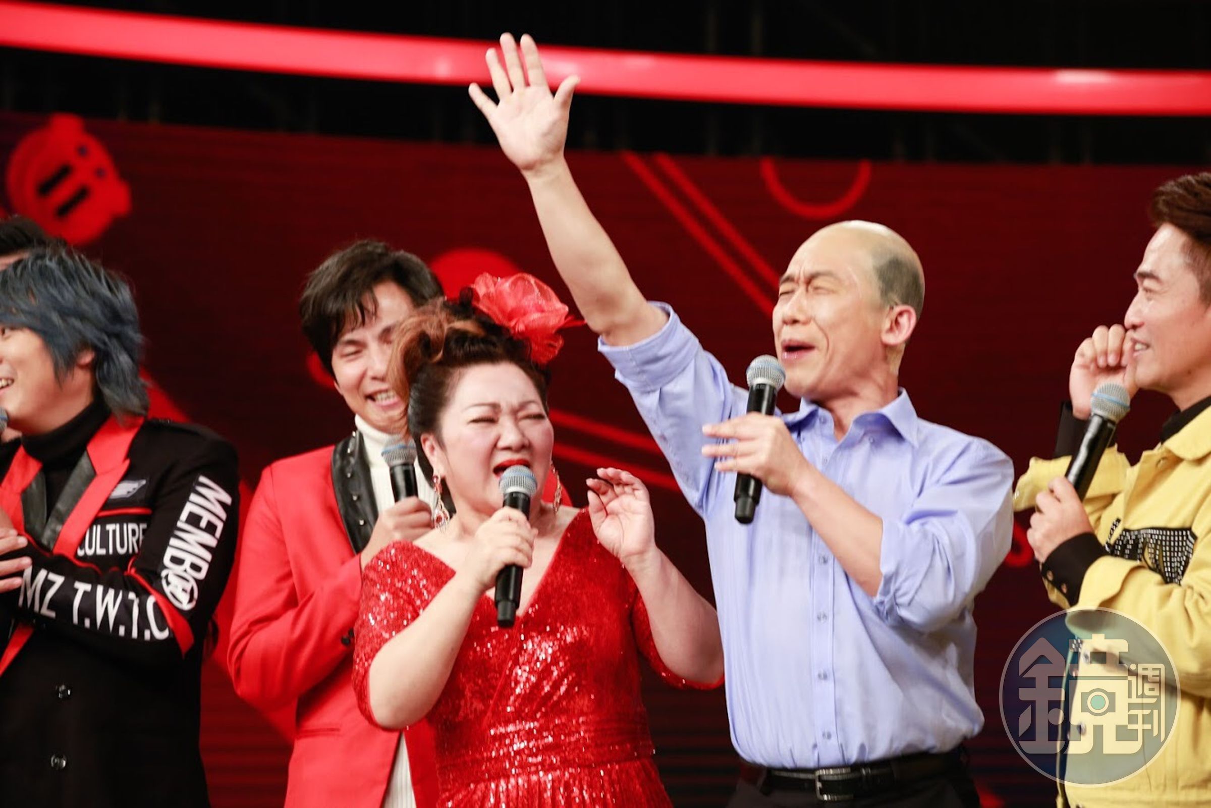 白冰冰對著郭子乾模仿的韓國瑜訴苦，說自己委屈了。