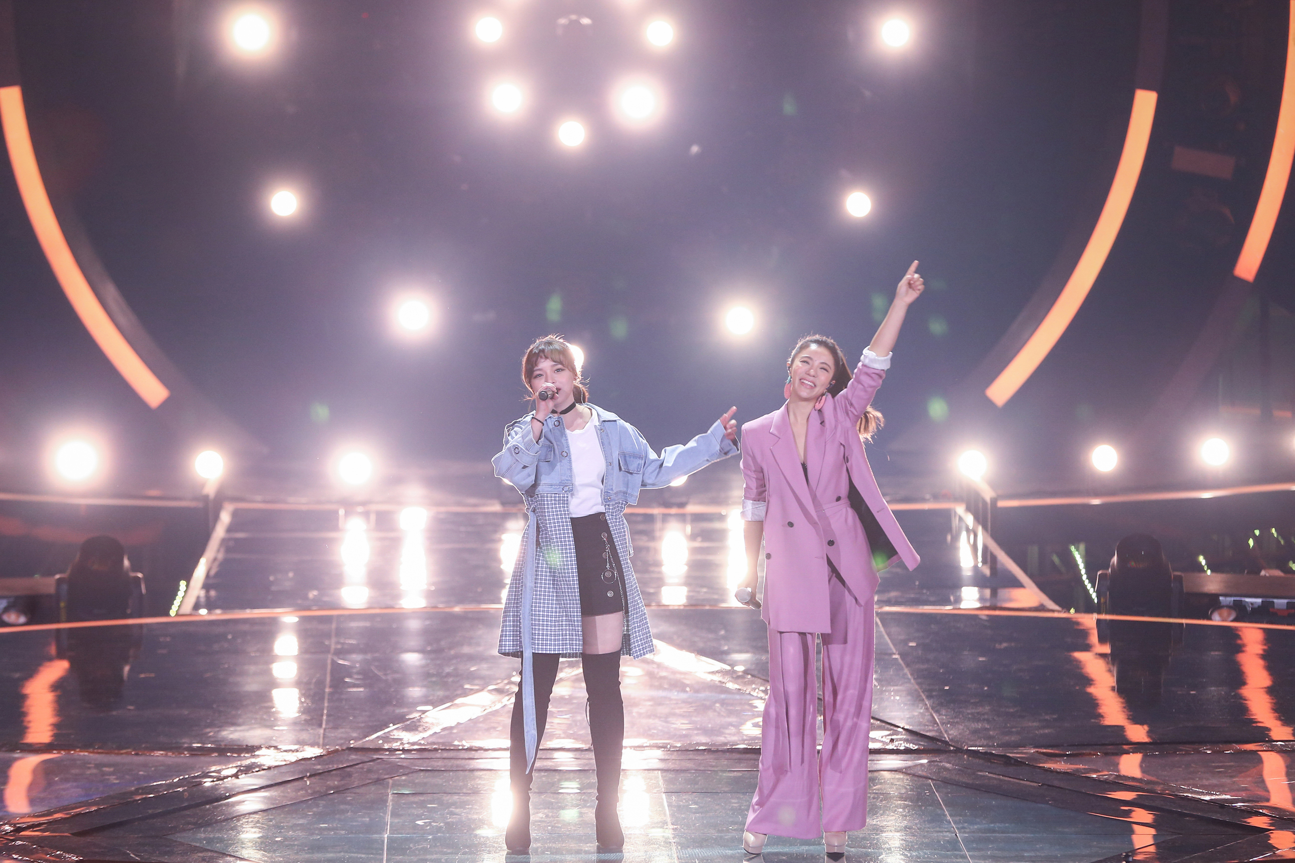 丁噹和黃霄雲《夢想的聲音》合作一同演唱，贏得全場觀眾熱烈掌聲。（相信音樂提供）