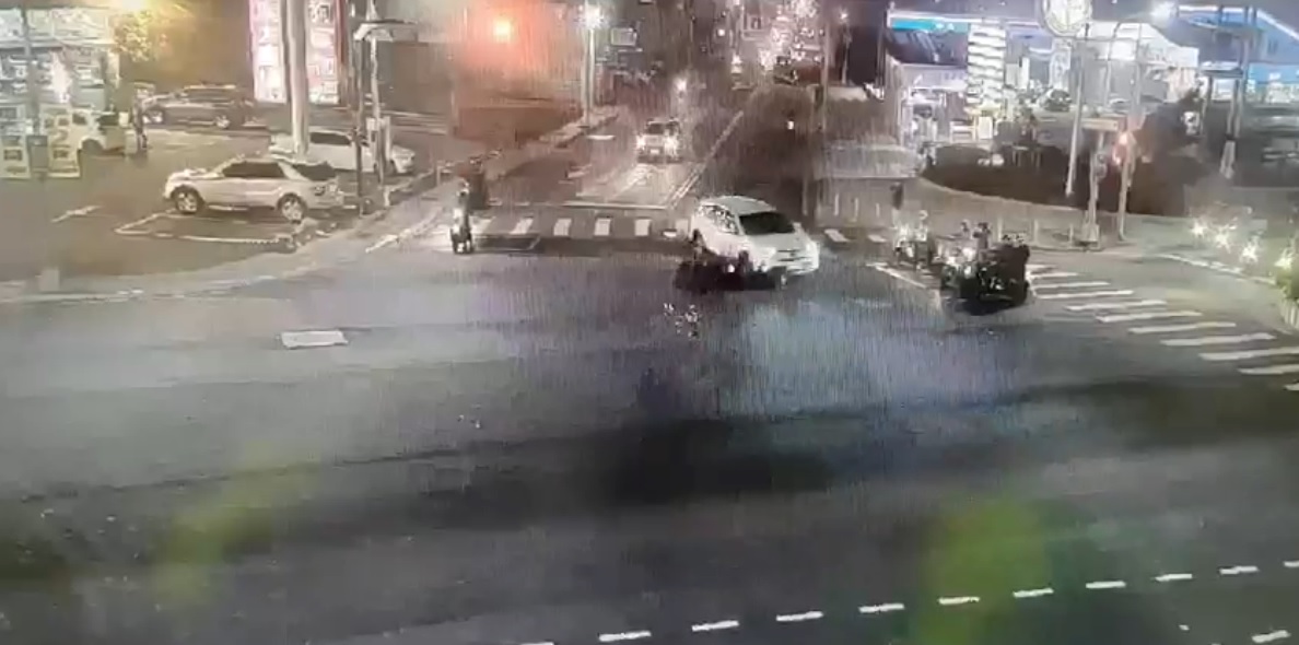 泰山昨日發生嚴重車禍，機車騎士傷眾不治。（翻攝畫面）