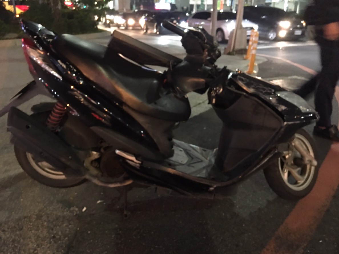 機車騎士遭休旅車輾過身亡，雙方酒測值為0。（翻攝畫面）