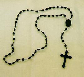 天主教徒祈禱時使用的玫瑰念珠。(網路截圖/Wikipedia)
