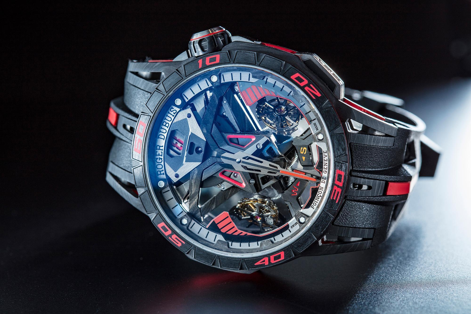 ROGER DUBUIS Excalibur One- Off由羅杰杜彼、LAMBORGHINI以及Pirelli三方首度共同合作，充分展現複雜機械結構與競速質感。
