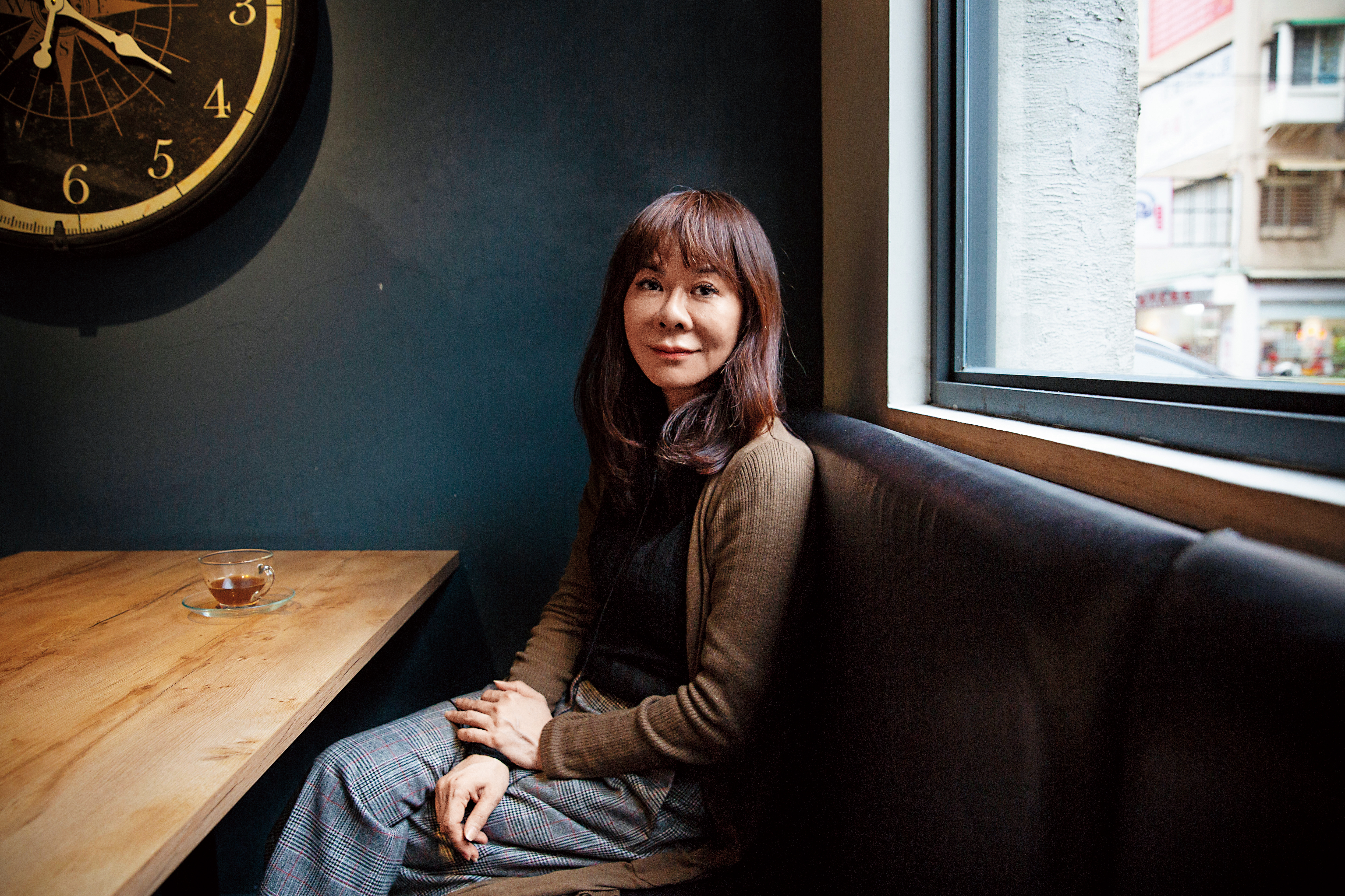 談起婚姻與戀情， 陳玉慧像個少女一樣， 坦言離婚後才終於了解什麼是愛。