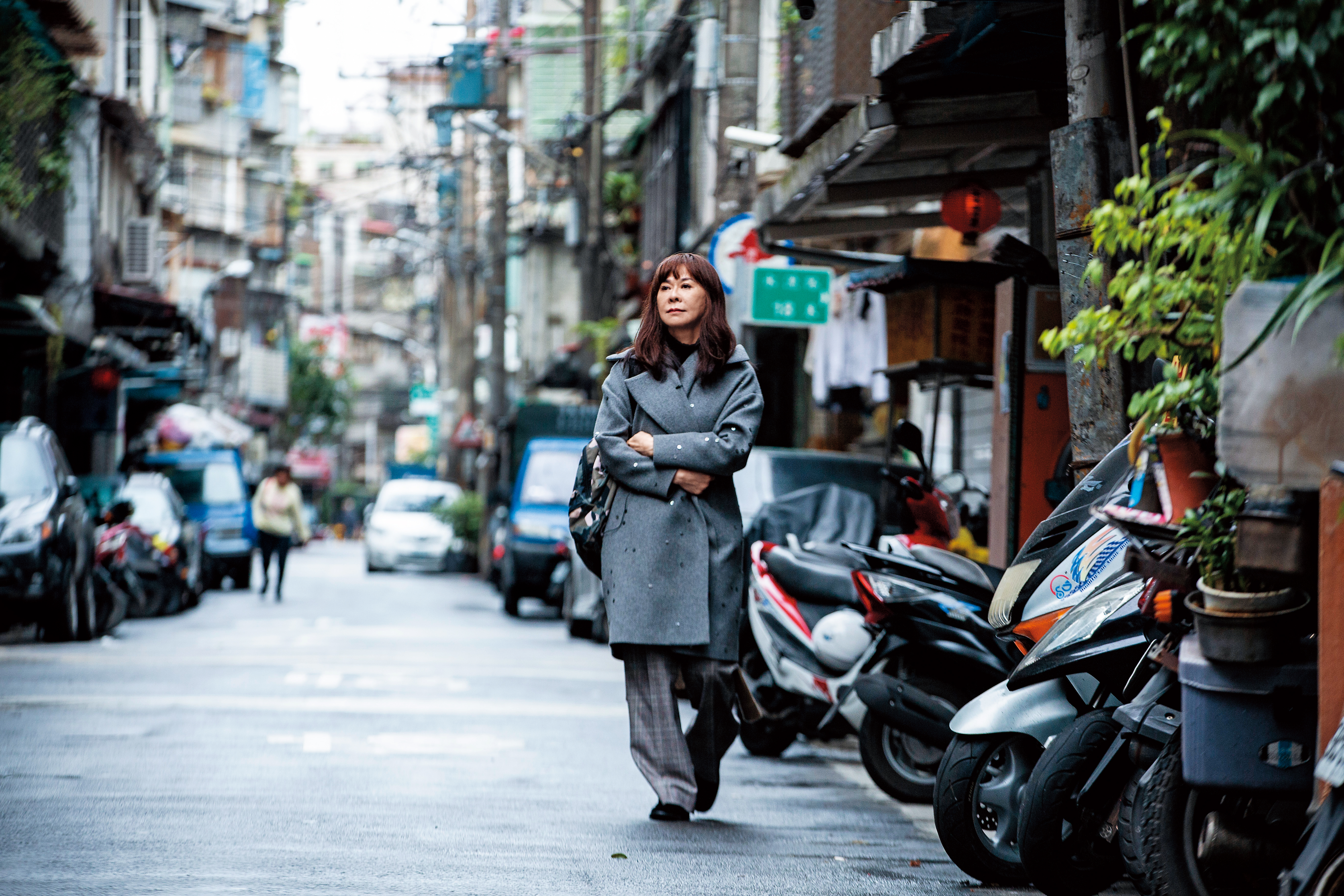 陳玉慧成長於新北市中和區, 20歲便到法國學戲劇,從此旅居國外, 本次採訪是她第一次回到童年故居。