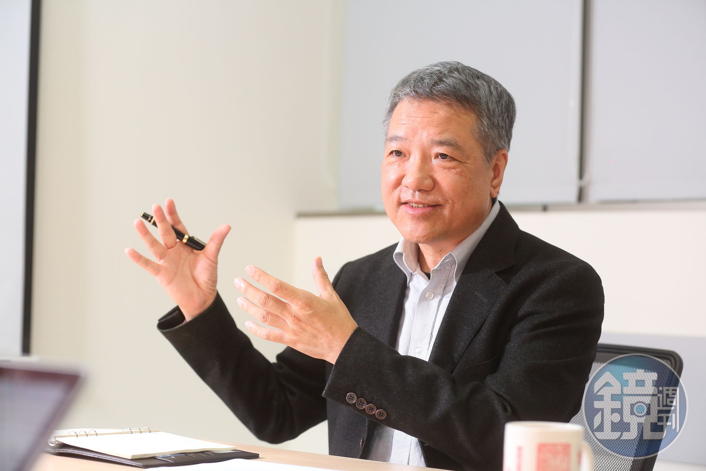 訊連董事長黃肇雄學起同業做生意，旗下軟體從買斷制轉型訂閱制。